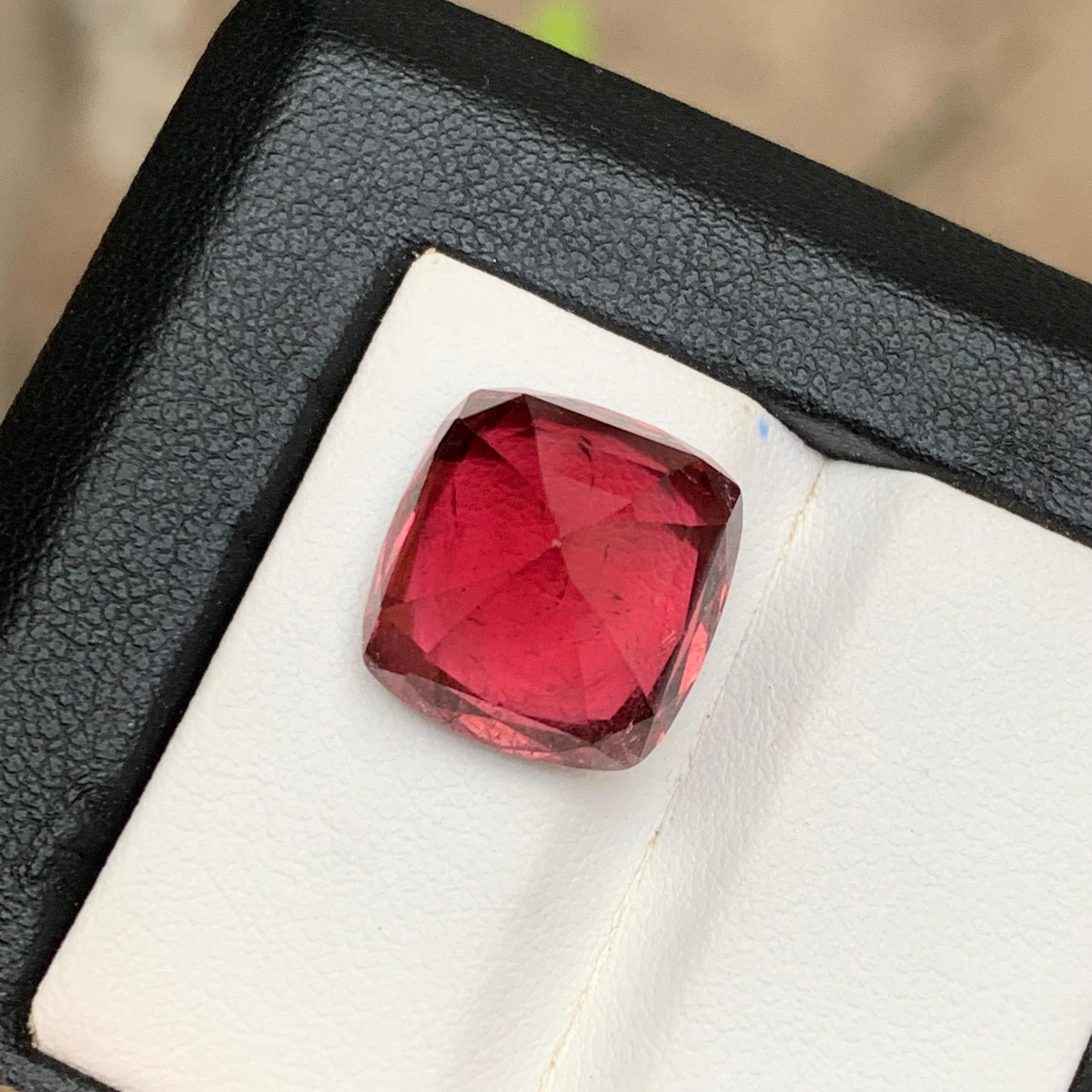 Anello con tormalina rubellite naturale rossa rosata, gemma sciolta 11,15 carati, taglio a cuscino in vendita 2