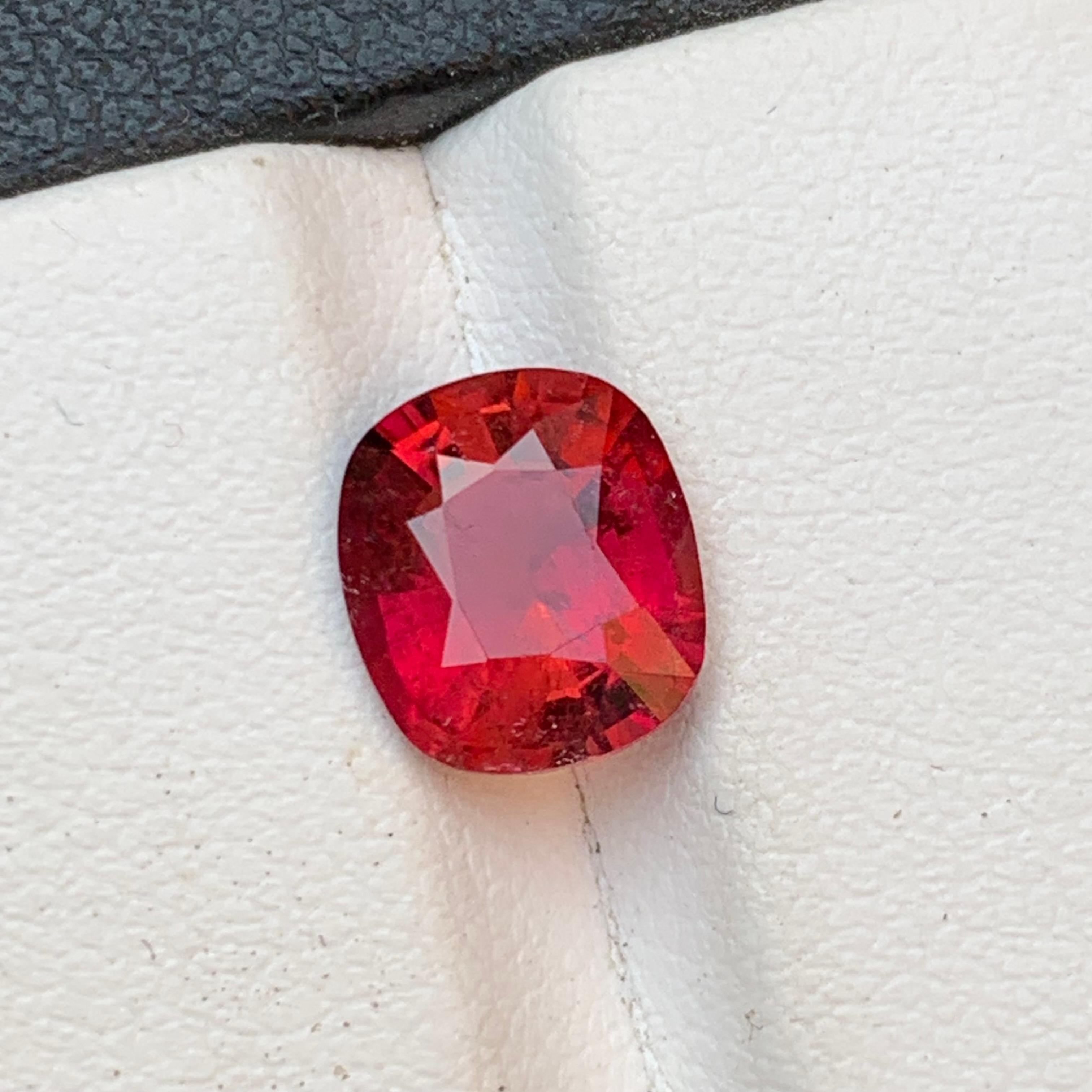 ¡¡¡Turmalina Rubelita Natural Rojo Rosado Gema Suelta para Anillo, Collar, Colgante, Pulsera o cualquier otro Engaste de Joyería Tallada en Cojín procedente de Kunar, Afganistán!!!

💎 TIPO DE GEMA: Turmalina rubelita
⚖️ PESO: 2,40 Quilates
FORMA Y