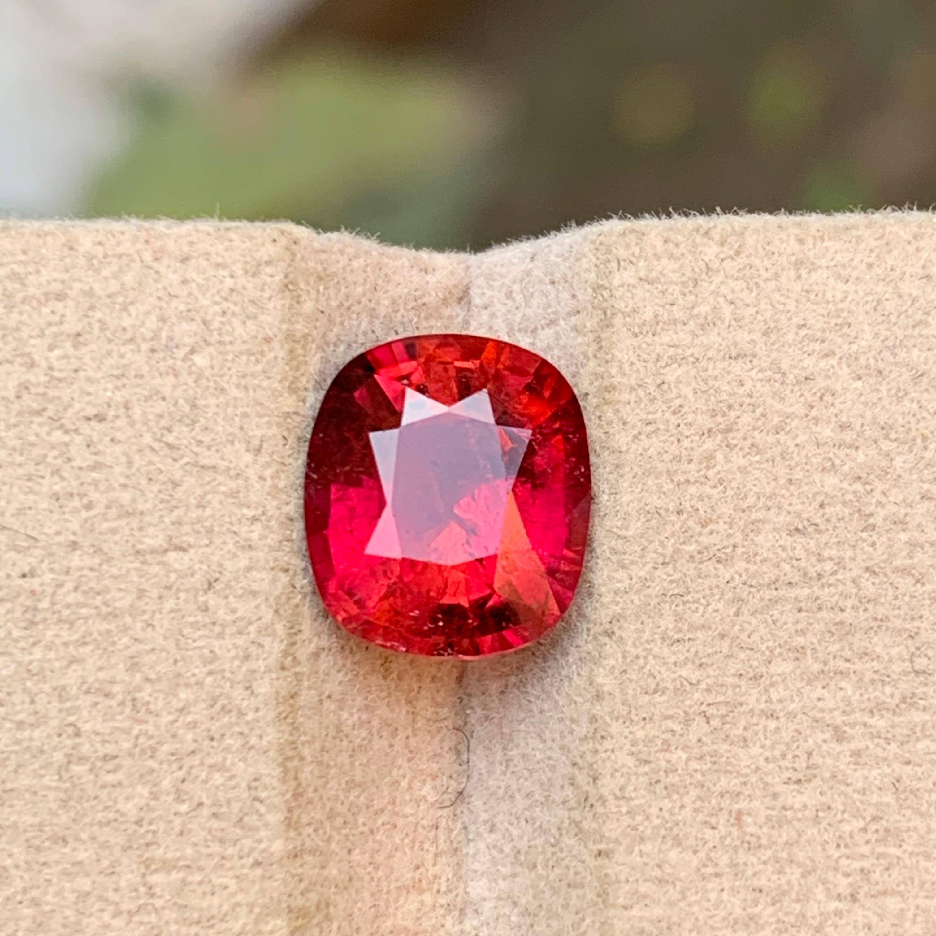 Anillo de turmalina rubelita natural rojo rosado Gema suelta 2,40 ct talla cojín Contemporáneo en venta
