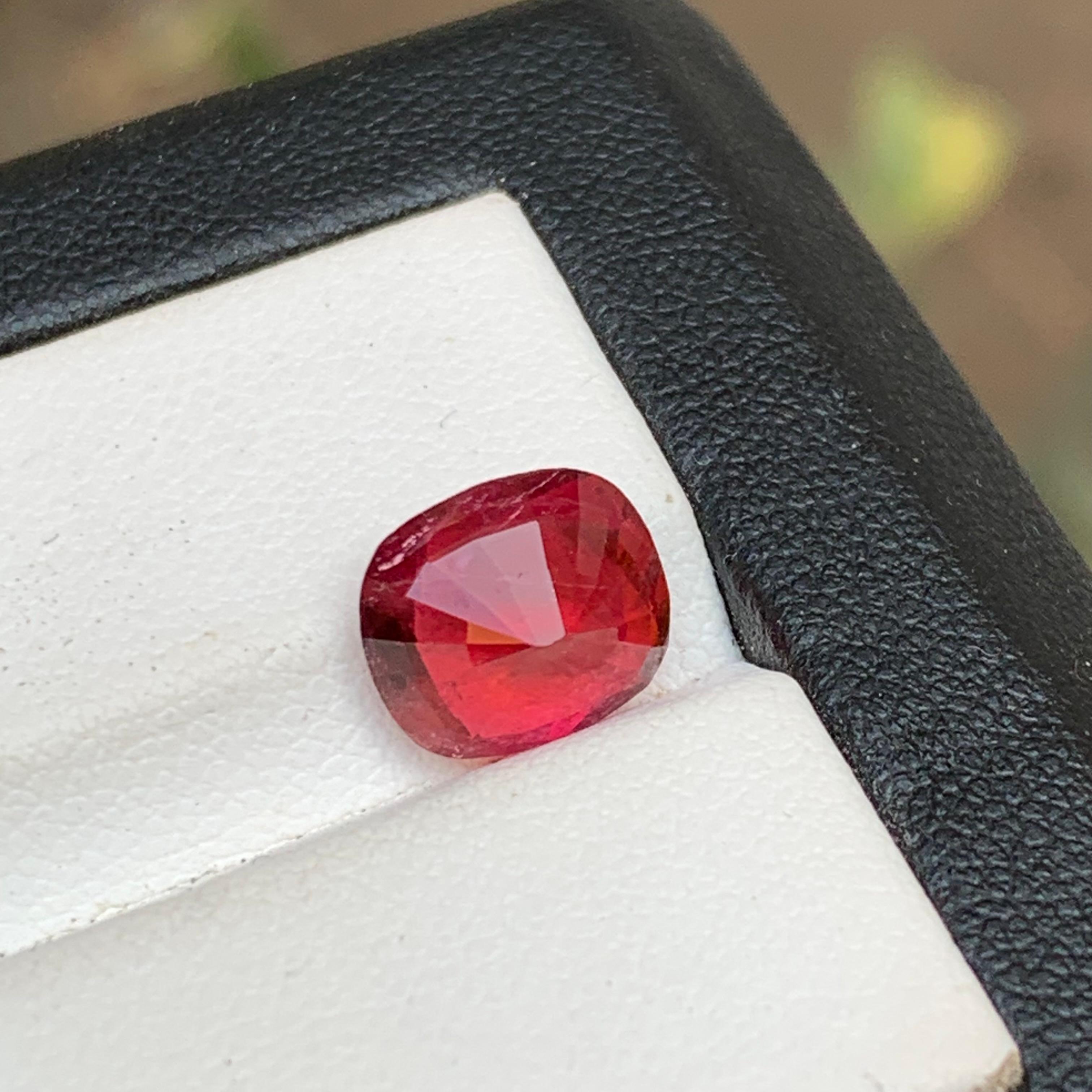 Anillo de turmalina rubelita natural rojo rosado Gema suelta 2,40 ct talla cojín en Nuevo estado para la venta en Peshawar, PK