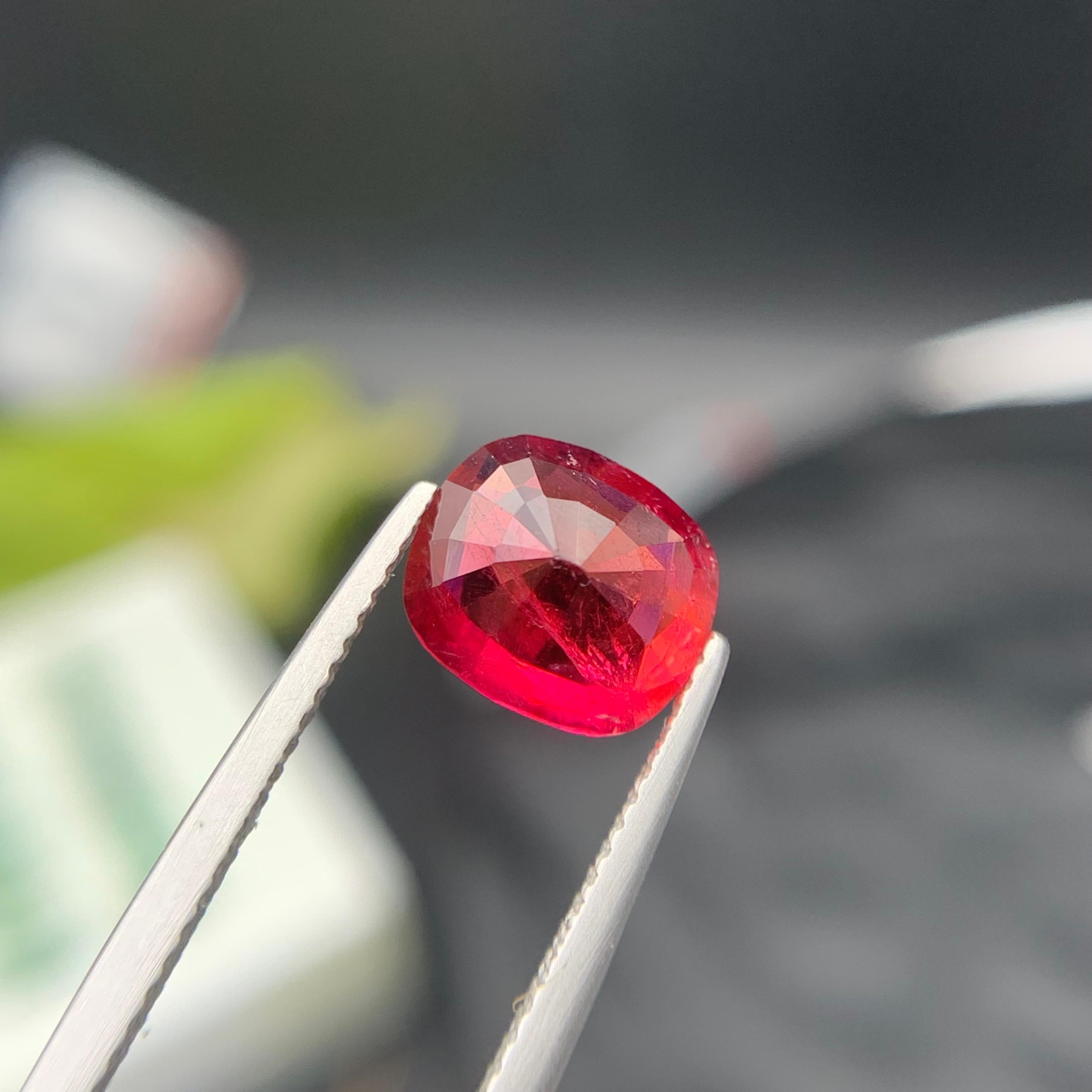 Pinkish Red Natural Rubellite Tourmaline Ring Loose Gemstone 2.40 Ct Cushion Cut For Sale 2