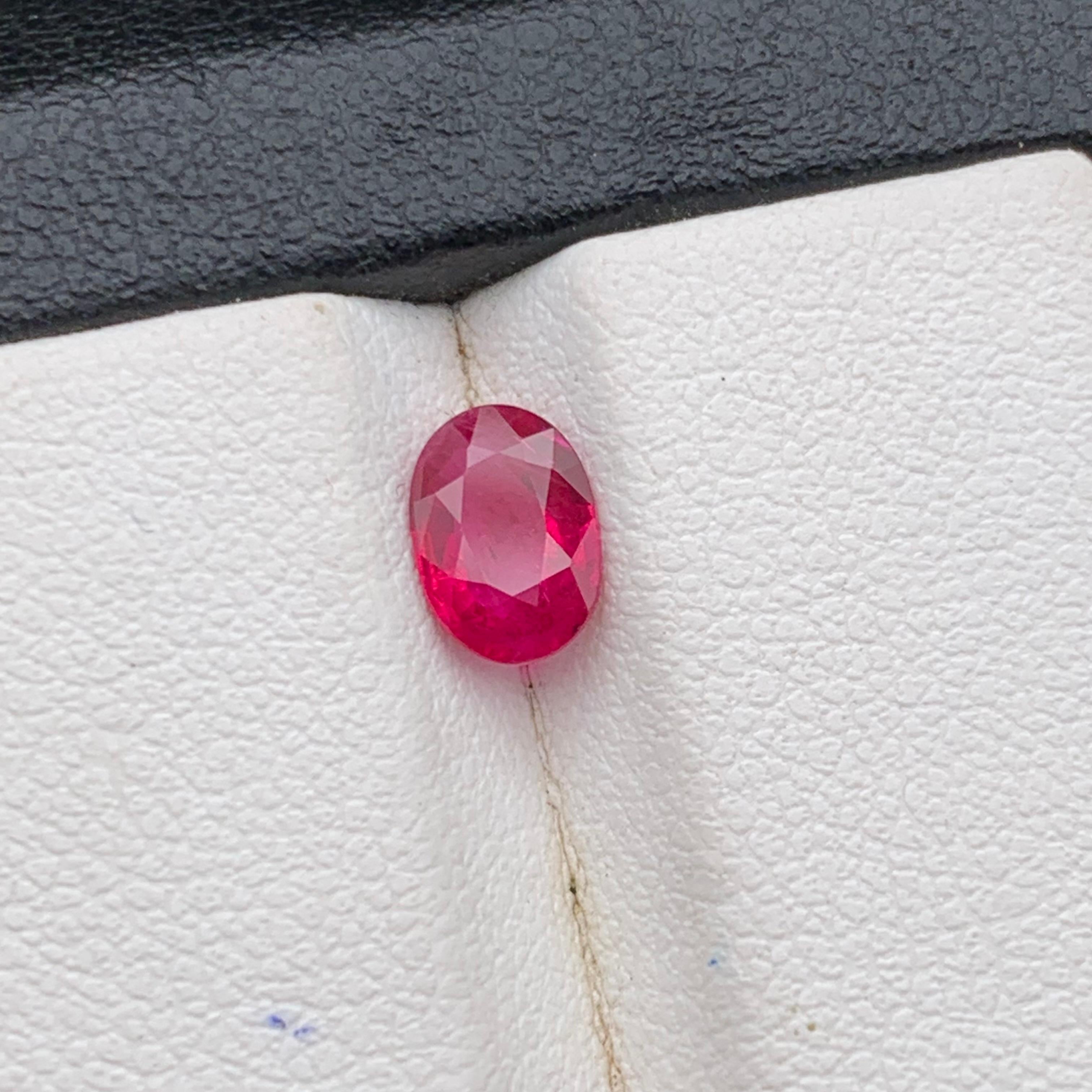 Pinkish Red Natural Ruby 1 Carat Oval Cut Loose Gemstone for Fine Jewelry Making For Sale 5