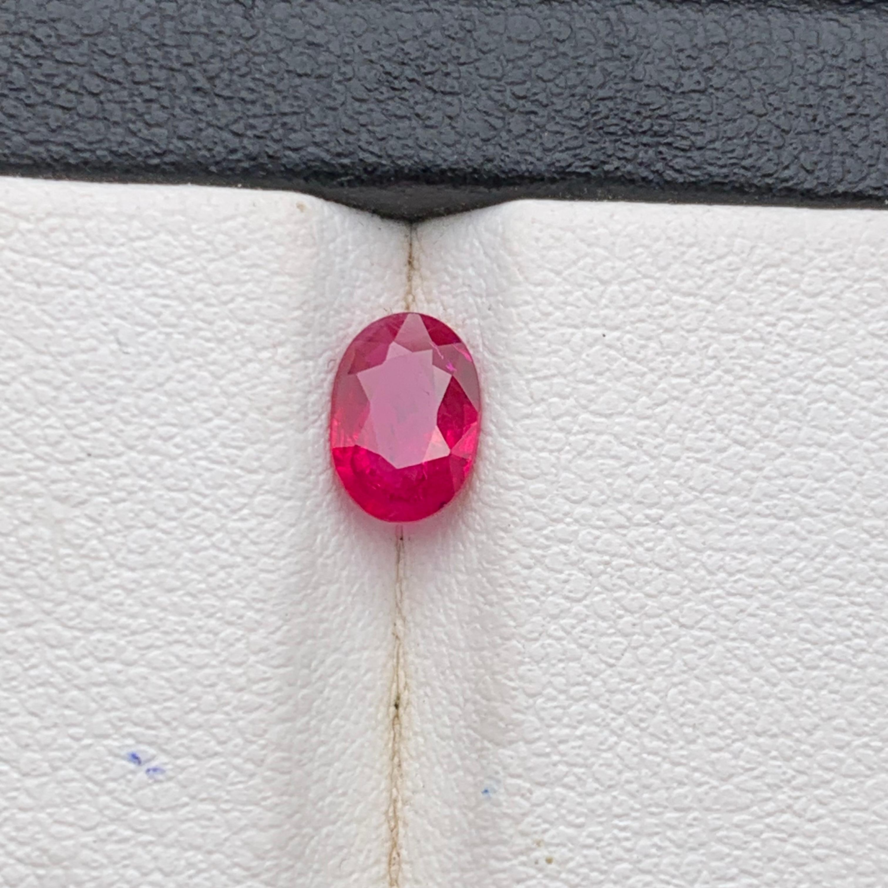 Pinkish Red Natural Ruby 1 Carat Oval Cut Loose Gemstone for Fine Jewelry Making For Sale 8