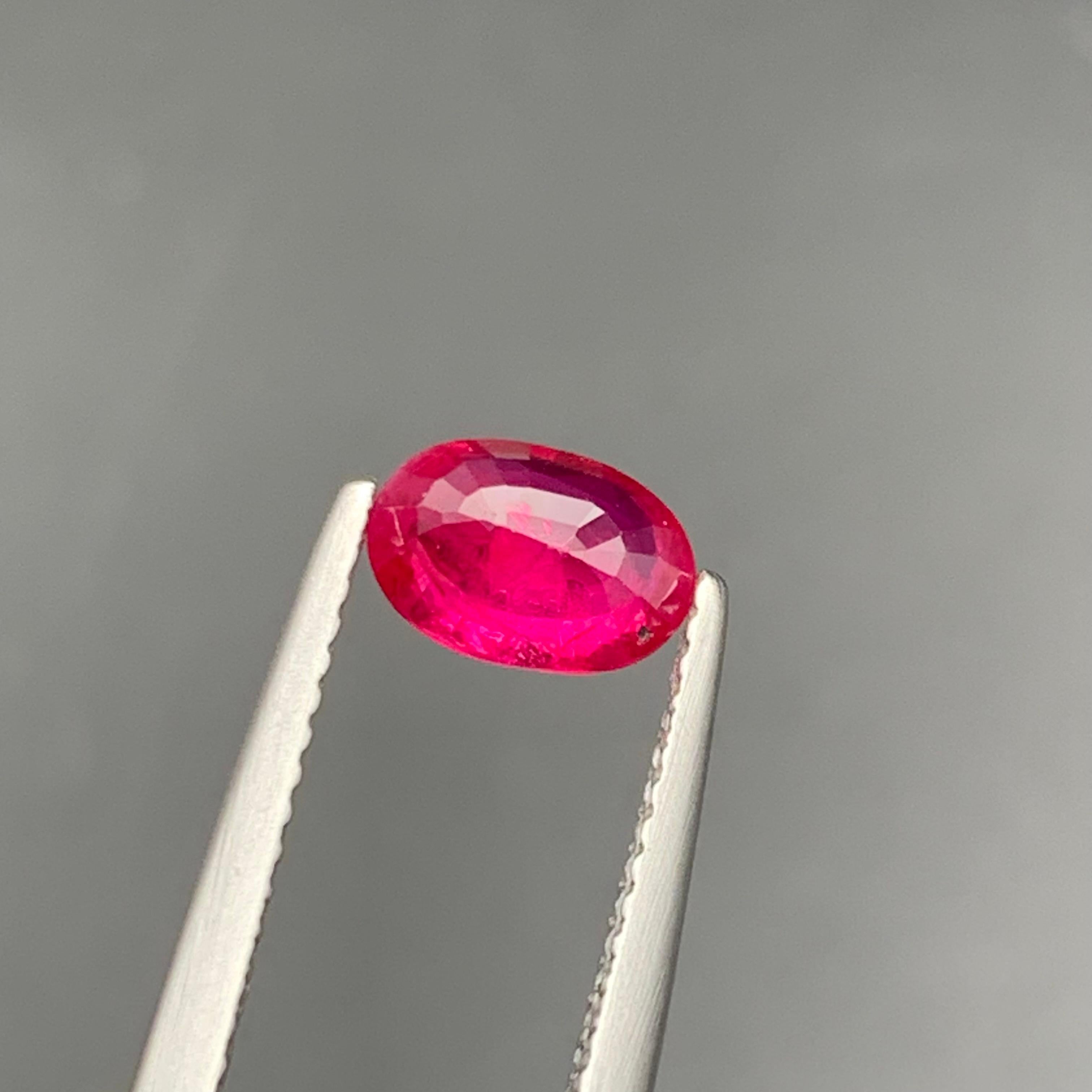 Pinkish Red Natural Ruby 1 Carat Oval Cut Loose Gemstone for Fine Jewelry Making For Sale 2