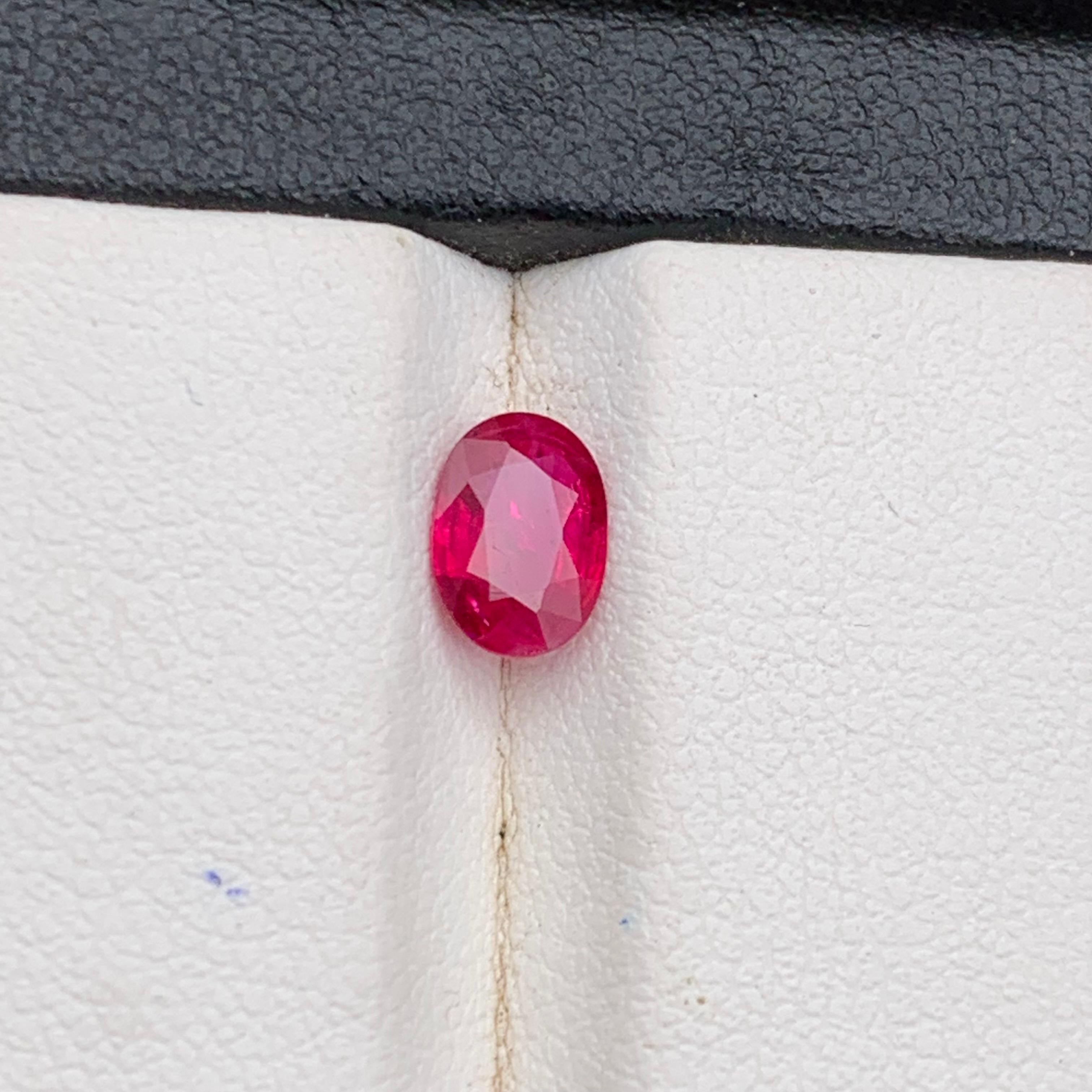 Pinkish Red Natural Ruby 1 Carat Oval Cut Loose Gemstone for Fine Jewelry Making For Sale 3