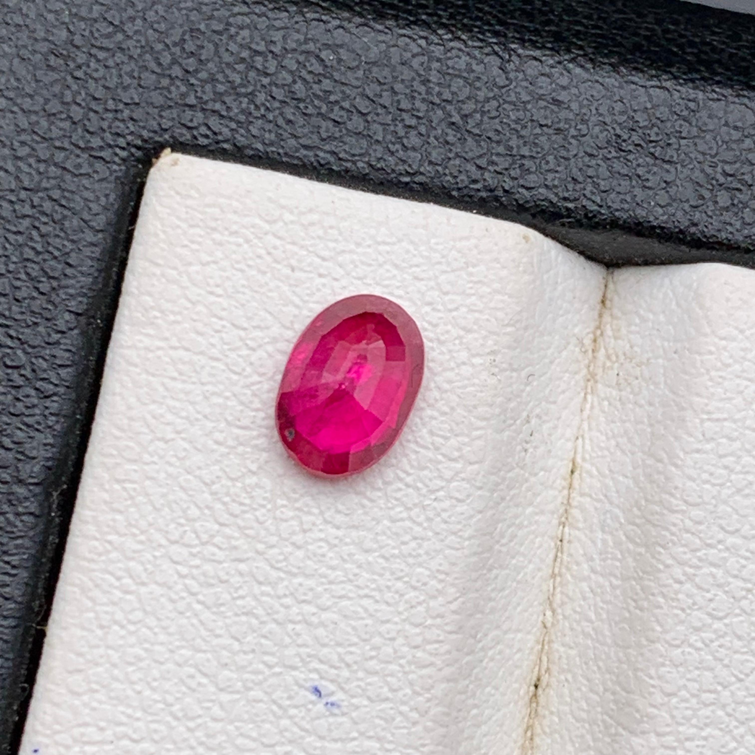 Pinkish Red Natural Ruby 1 Carat Oval Cut Loose Gemstone for Fine Jewelry Making For Sale 4