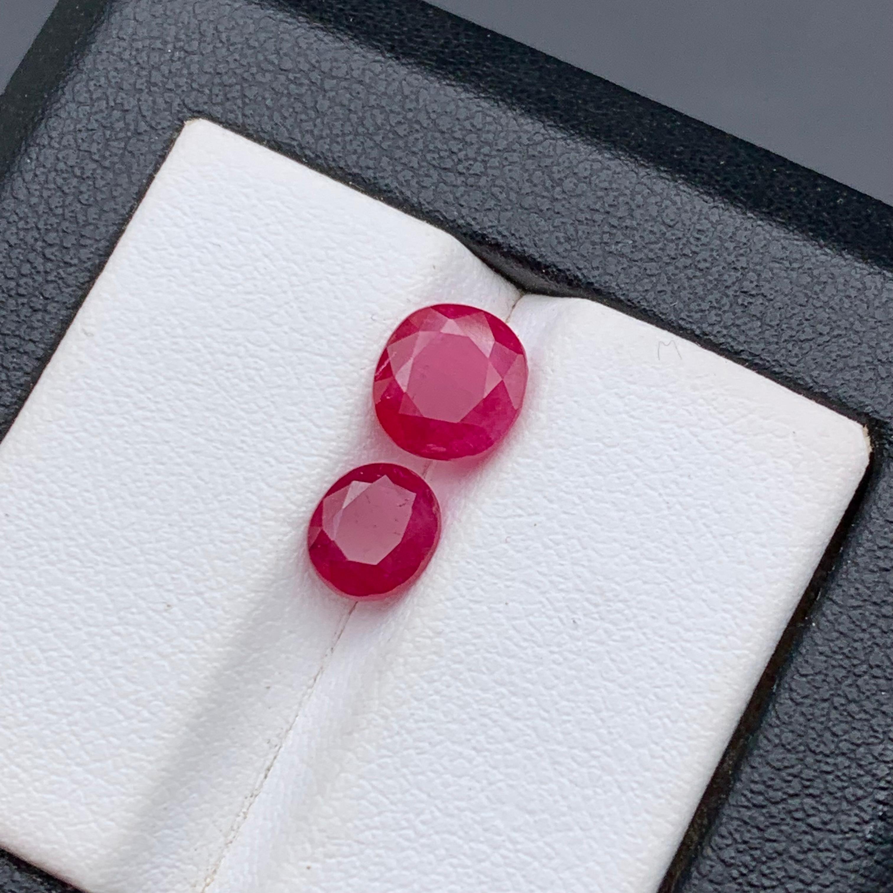 Contemporary Pinkish Red Natural Ruby Jewelry Size Loose Gemstones 3.40 Carat Round, Oval Cut
