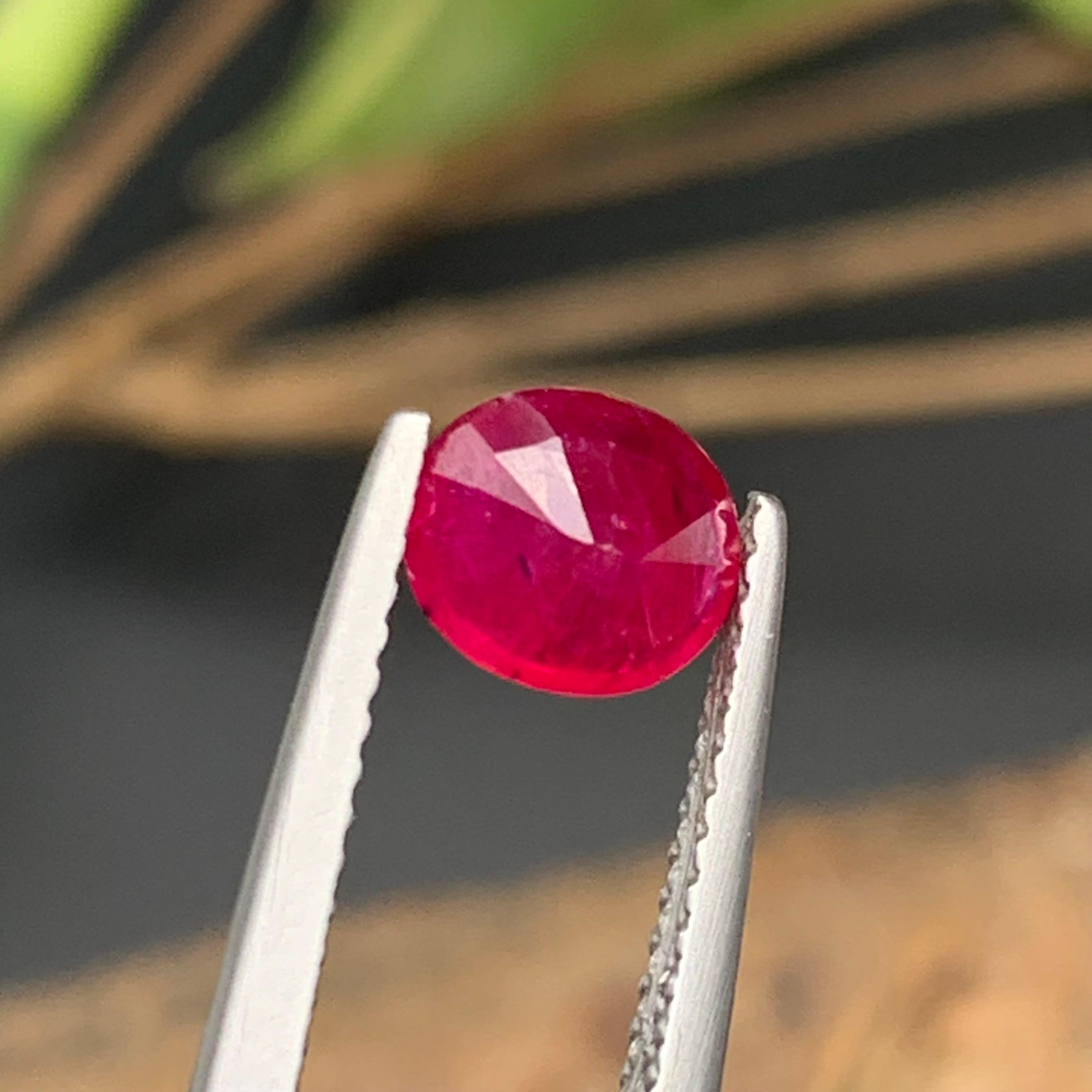 Pinkish Red Natural Ruby Ring Loose Gemstone 1.30 Ct Oval Cushion Cut-Jewelry In New Condition In Peshawar, PK