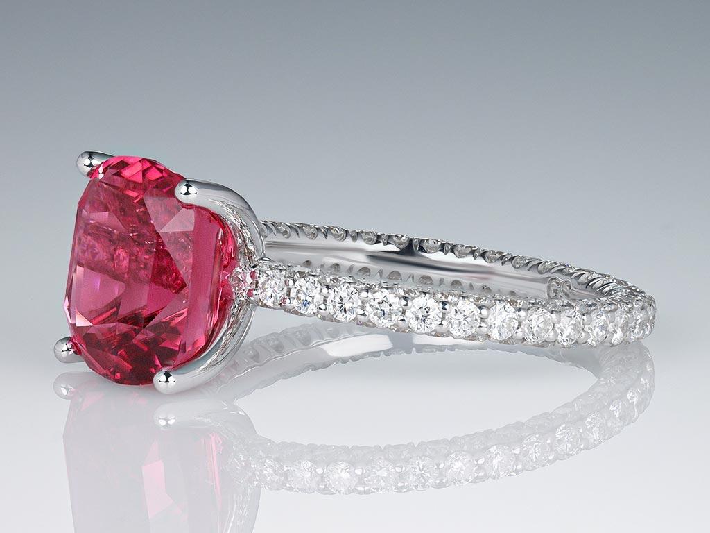 Neoclassical Pinkish-red Rubellite 3.63 carat Ring with diamonds in 18K white gold For Sale