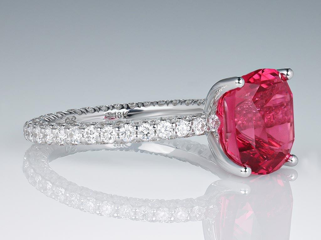 Cushion Cut Pinkish-red Rubellite 3.63 carat Ring with diamonds in 18K white gold For Sale