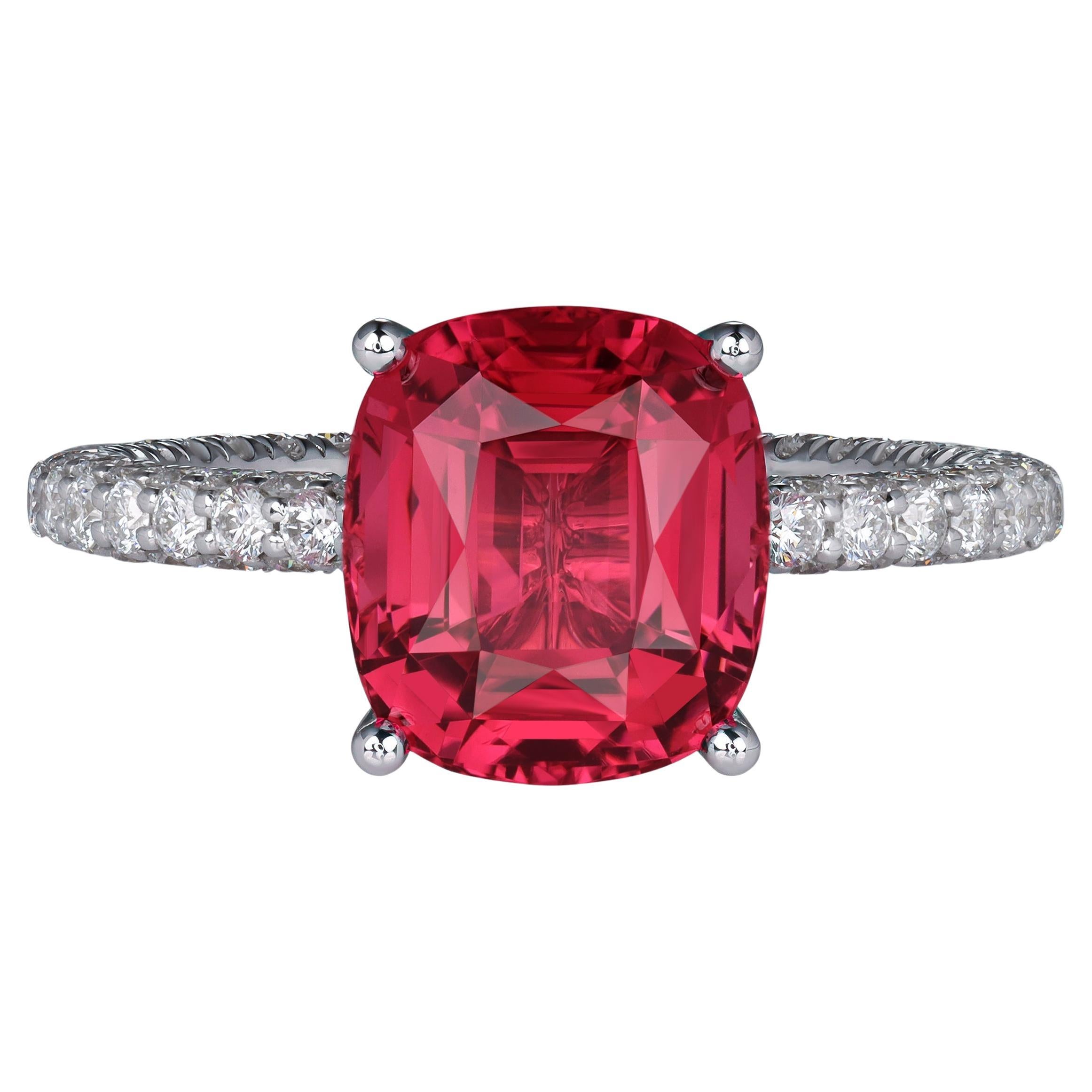 Pinkish-red Rubellite 3.63 carat Ring with diamonds in 18K white gold