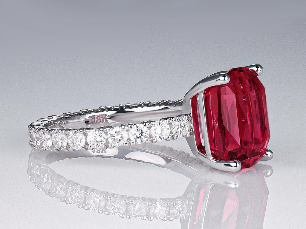 Neoclassical Pinkish-Red Rubellite 4.30 carat Ring with diamonds in 18K white gold For Sale