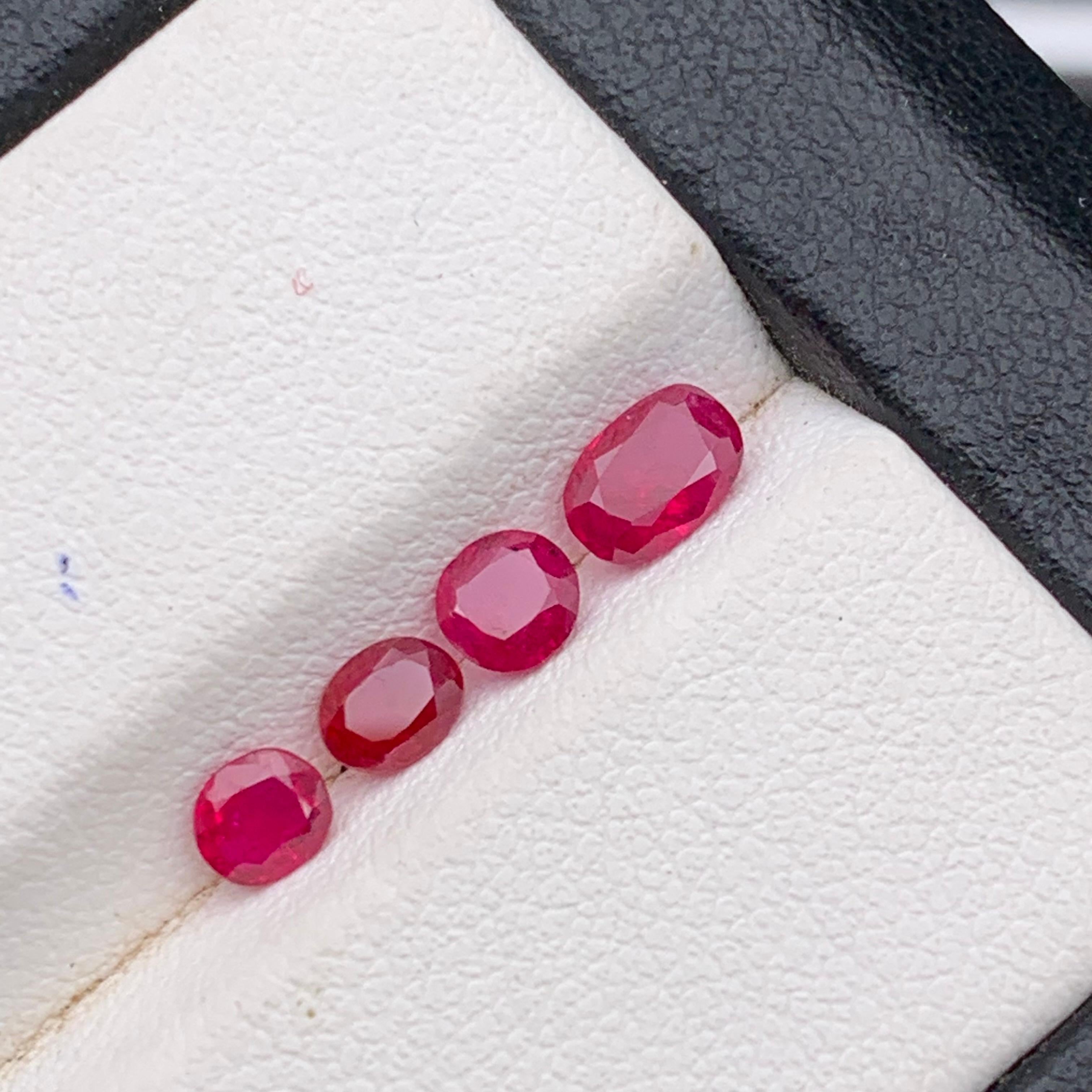 Natürlicher rosa-roter Rubin im Ovalschliff - Echte Rubine für Schmuck, Verlobungsringe und luxuriöse individuelle Fassungen

💎 EDELSTEINART: Rubin
⚖️ GEWICHT: 1,30 Karat
FORM & SCHNITT: Ovaler Kissenschliff
📏 GRÖSSE (MM): 
0,50 Ct (5,43 x 3,72 x