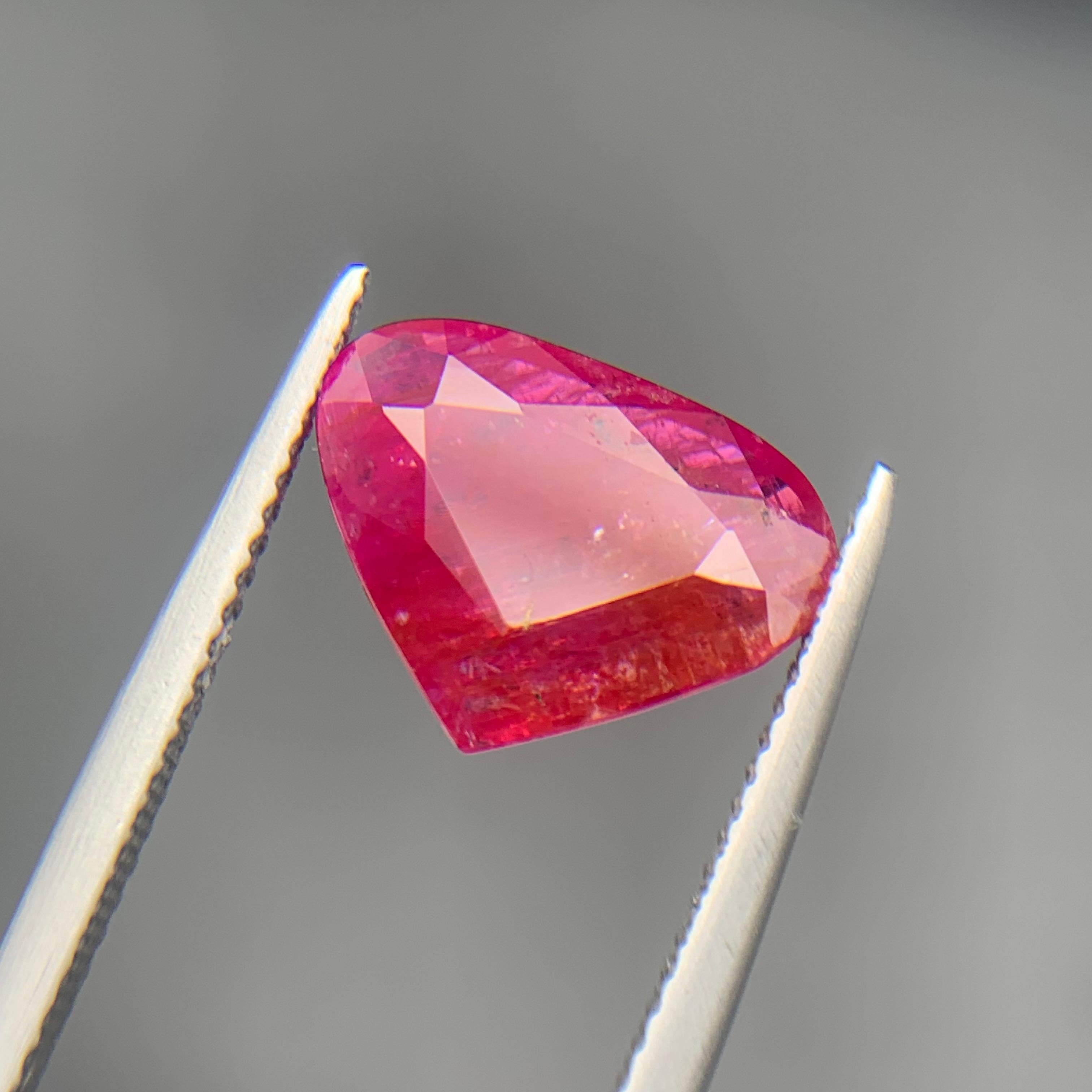 Rosa-roter Rubin 4.93 Ct Birnenschliff Natürlicher loser Edelstein für Ring oder Schmuck im Angebot 6