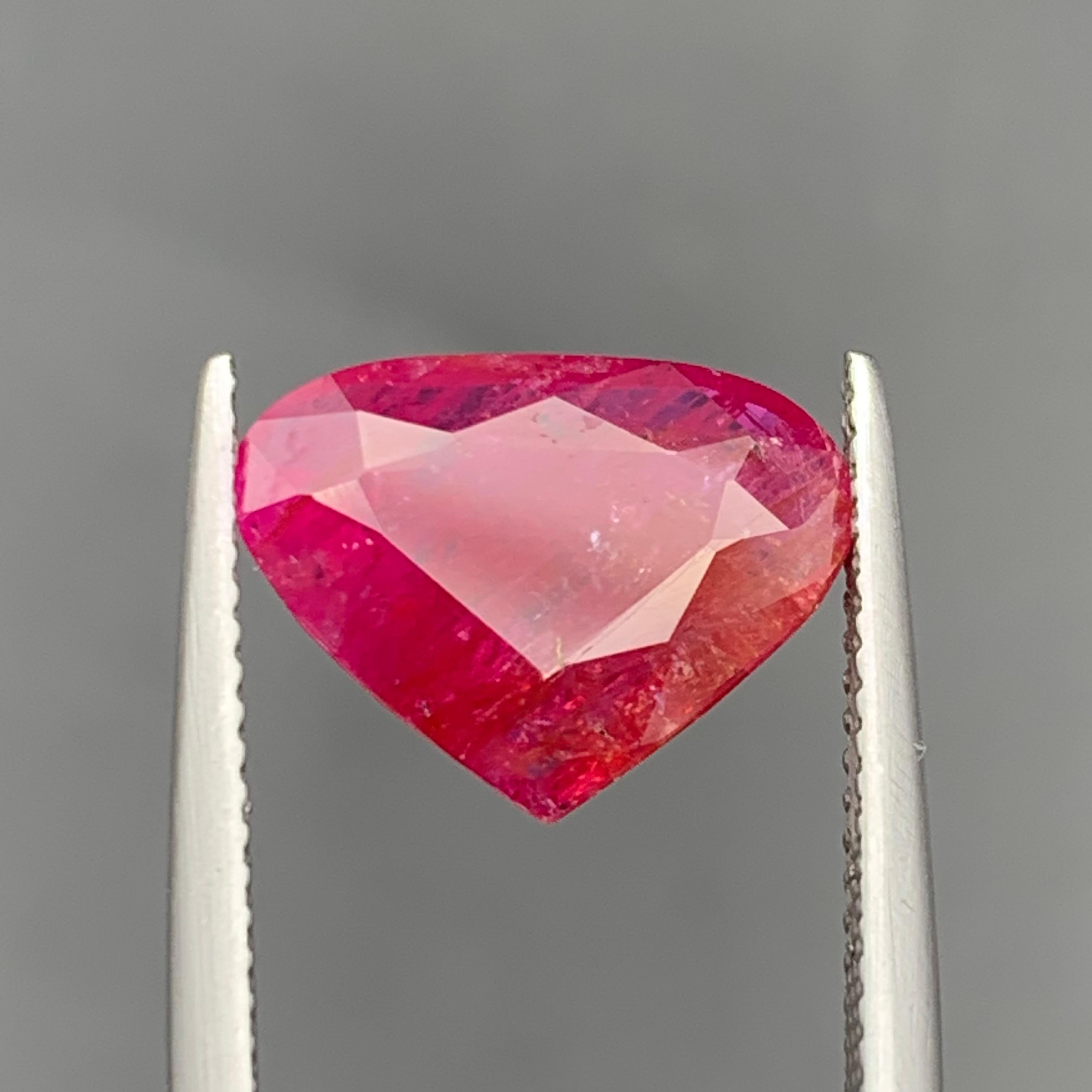 Natürlicher rosa-roter Rubin im Birnenschliff - Echter Edel-Rubin für Schmuck, Verlobungsringe und luxuriöse individuelle Fassungen

💎 EDELSTEINART: Rubin
⚖️ GEWICHT: 4,93 Karat
FORM & SCHNITT: Birnenschliff
📏 GRÖSSE (MM): 10.16 x 13.26 x 4.50
🌈