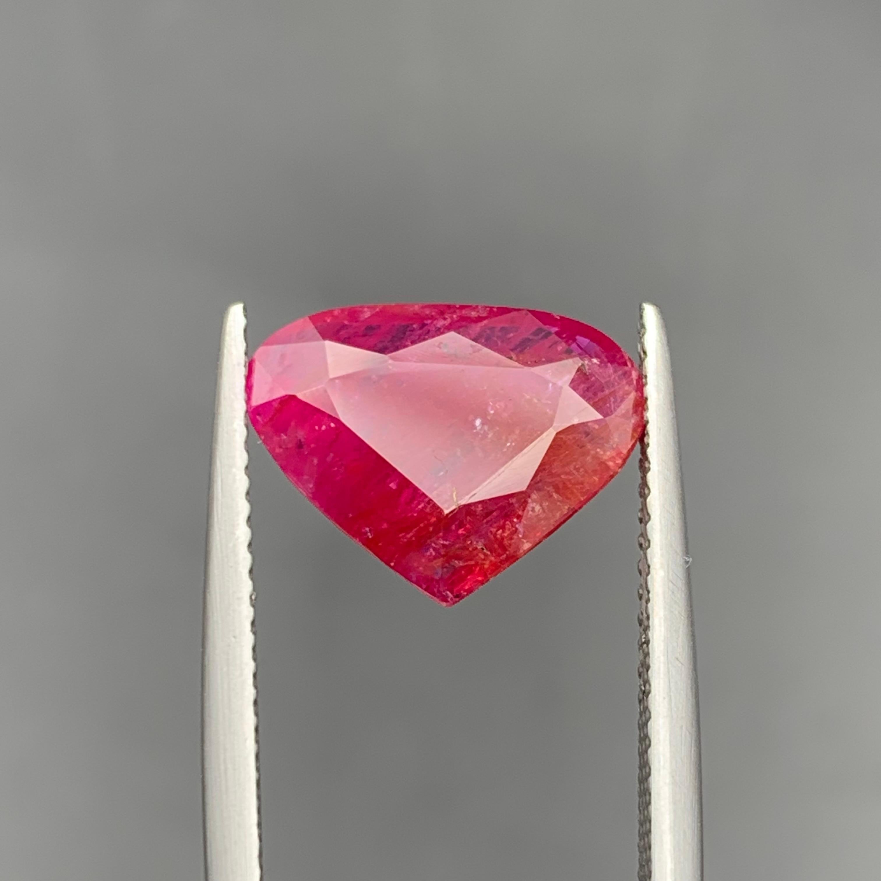 Rosa-roter Rubin 4.93 Ct Birnenschliff Natürlicher loser Edelstein für Ring oder Schmuck im Zustand „Neu“ im Angebot in Peshawar, PK