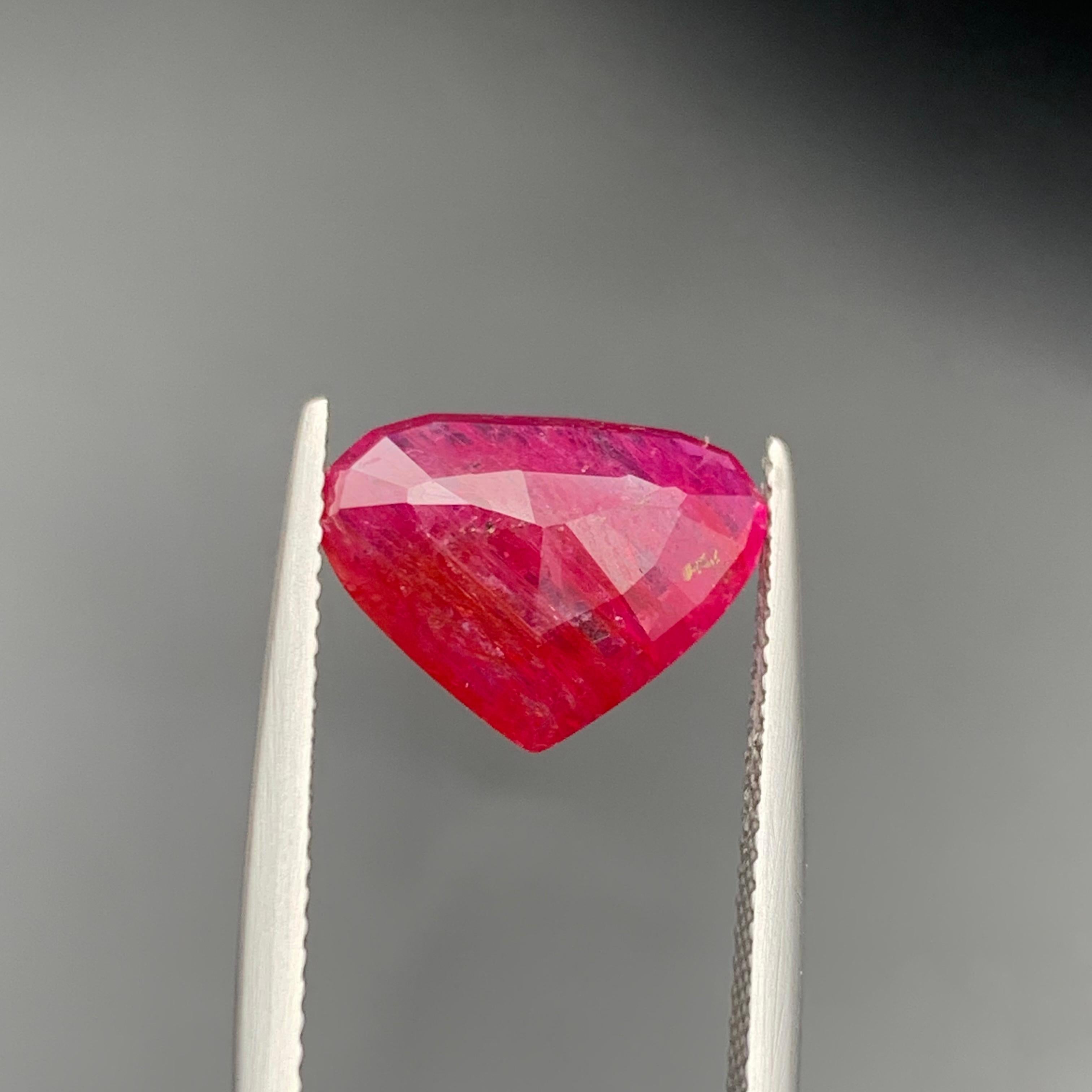 Rosa-roter Rubin 4.93 Ct Birnenschliff Natürlicher loser Edelstein für Ring oder Schmuck für Damen oder Herren im Angebot