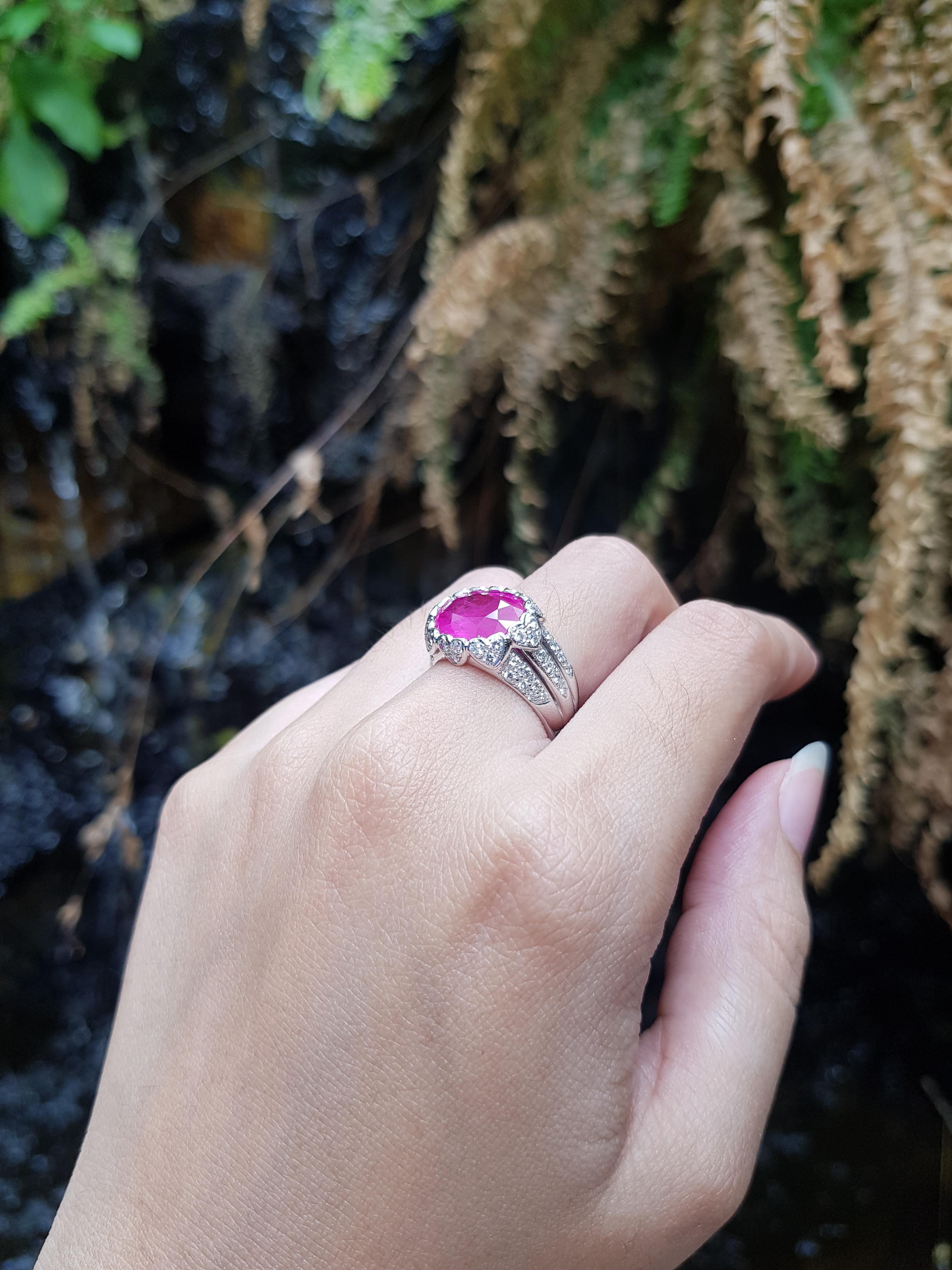 Contemporary Pinkish Ruby with Diamond Ring set in 18 Karat White Gold Settings For Sale