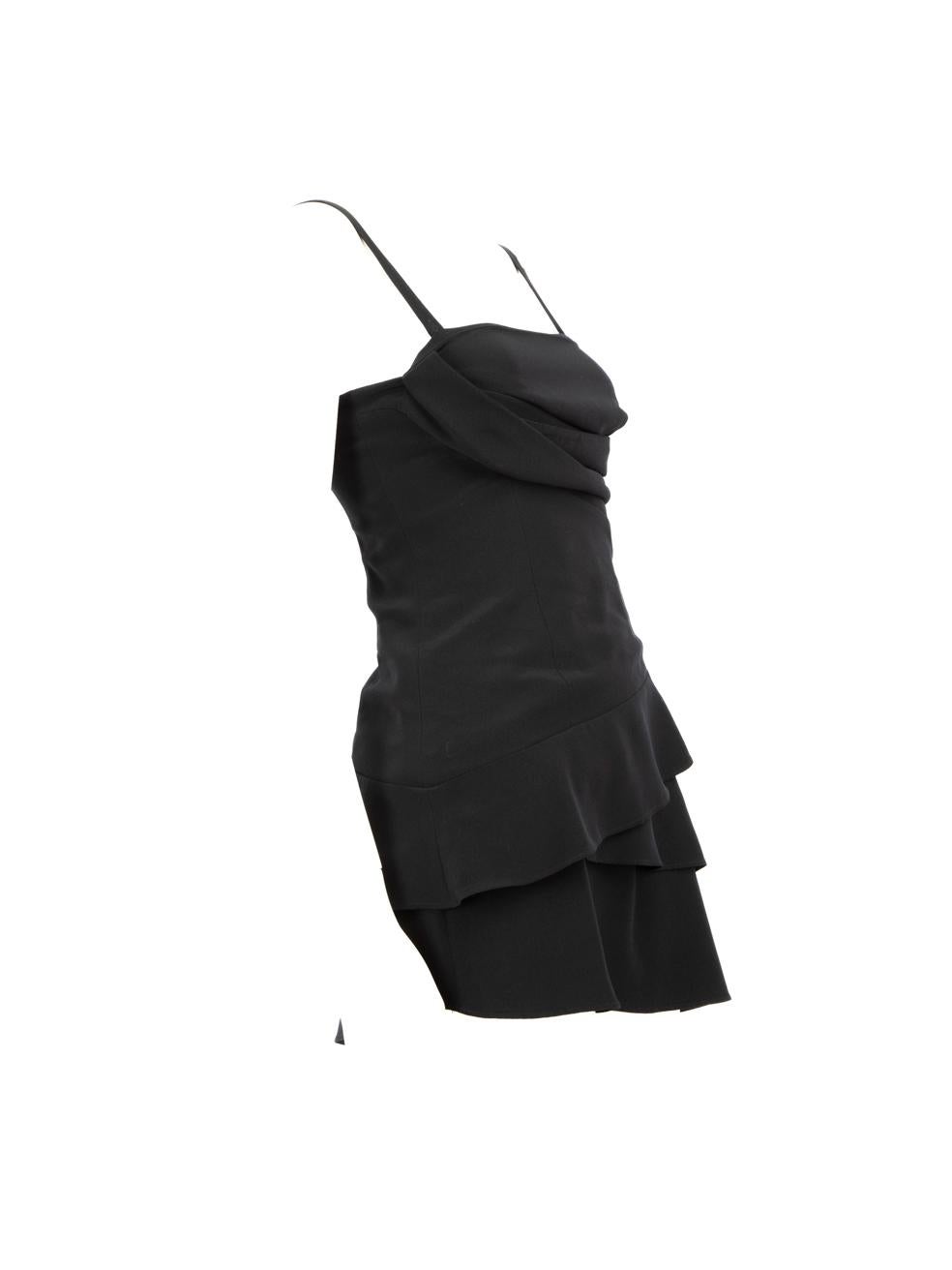 L'ÉTAT est très bon. Pratiquement aucune usure visible de la robe n'est visible sur cet article de revente de designer Pinko d'occasion.
 
 
 
 Détails
 
 
 Noir
 
 Polyester
 
 Robe
 
 Sans manches
 
 Bretelles détachables et réglables
 
 Mini
 
