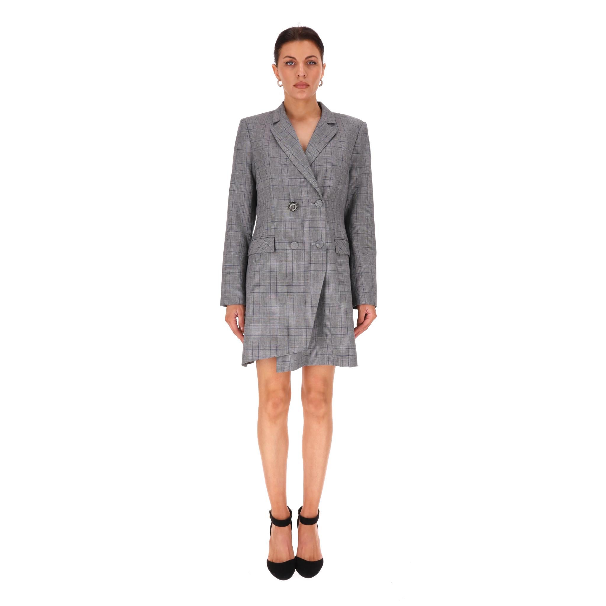 Pinko Wool Blend Prince Of Wales Blazer Dress

Grey blazer dress designed with Prince of Wales check pattern.

Featuring double-breasted style with flap pockets and lapelled collar.

Detailed with decorative, crystal embellished button and