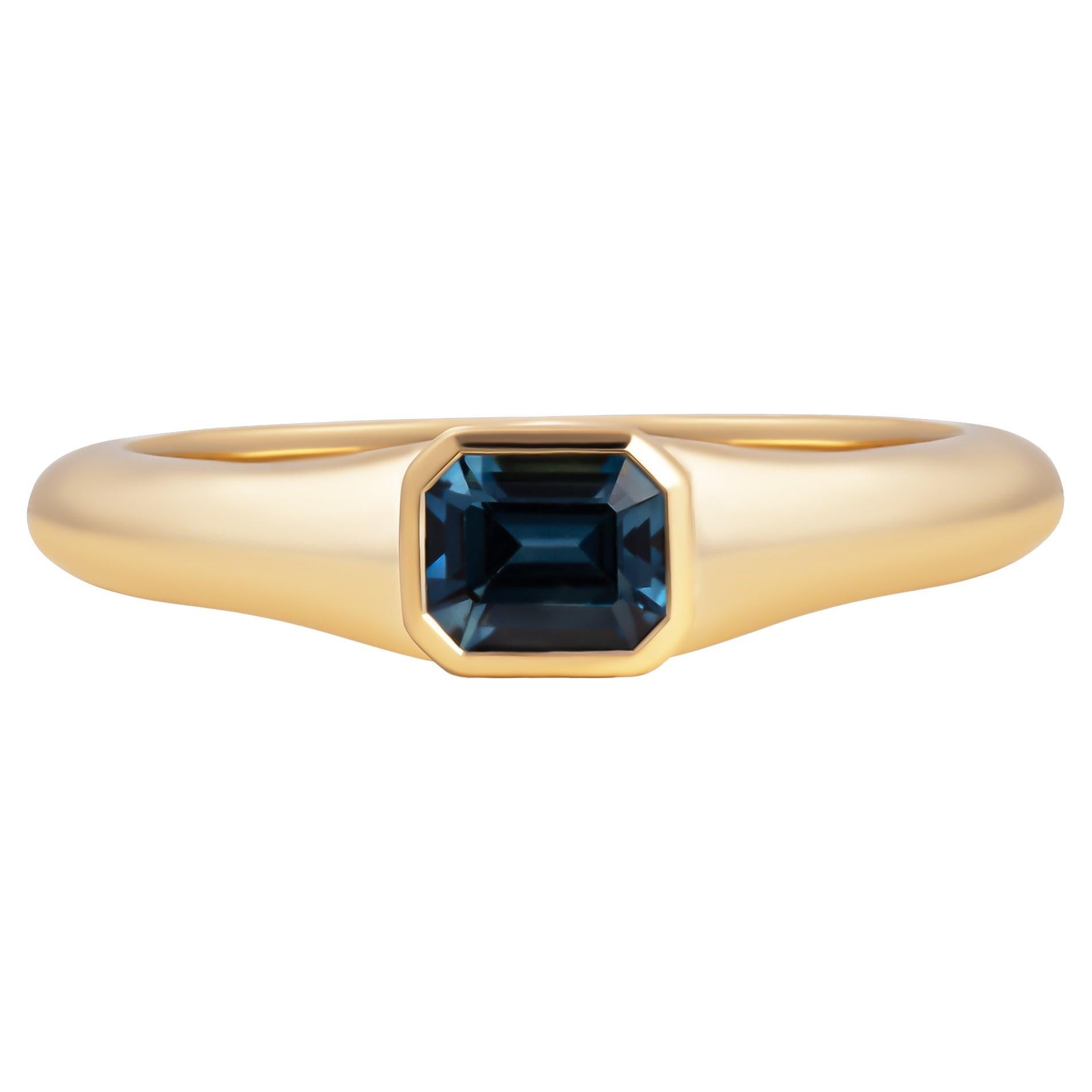 Pinky ring in 14k Yellow Gold 
Bezel set east west teal teal sapphire 0.50ct 
Size: 4
