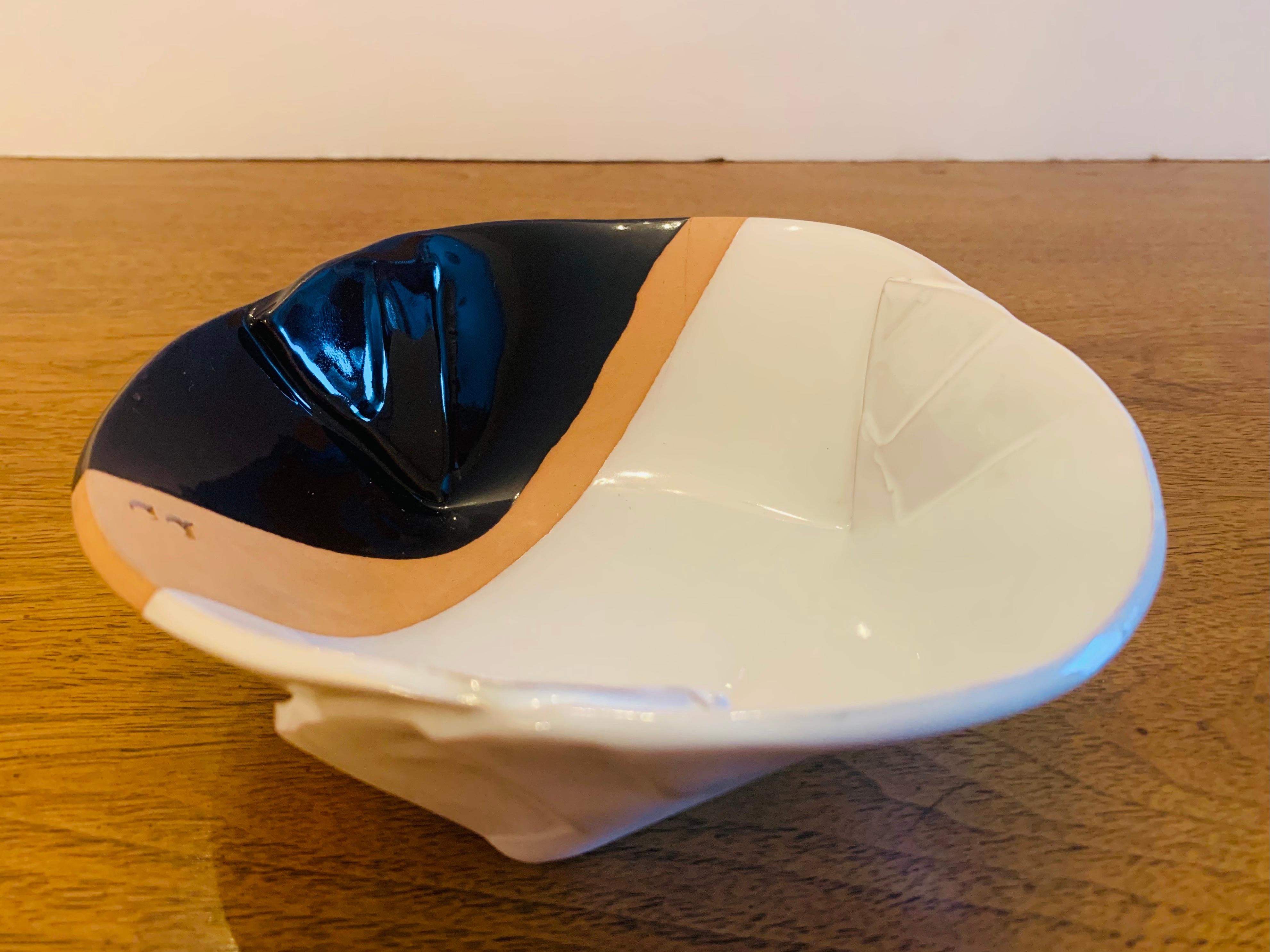 Late 20th Century Pino Castagna Italian 1980s Post Modern Art Pottery Bowl For Sale