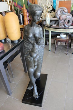 Sculpture grandeur nature de Pino Conte intitulée "Maternity", 1/1