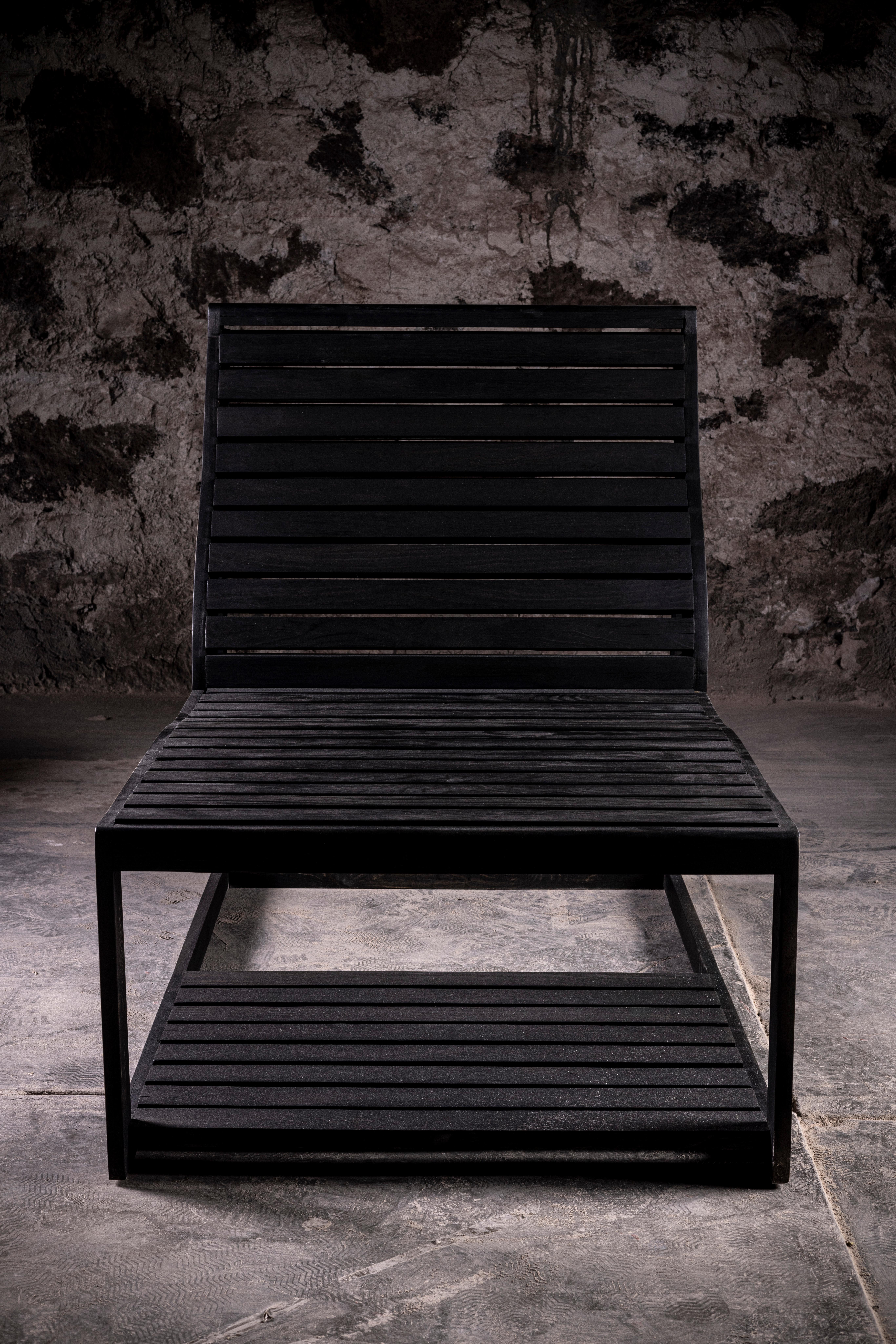 Pino Negro Loungesessel aus hochwertigem geschwärztem Kiefernholz von No Age Studio im Angebot 1