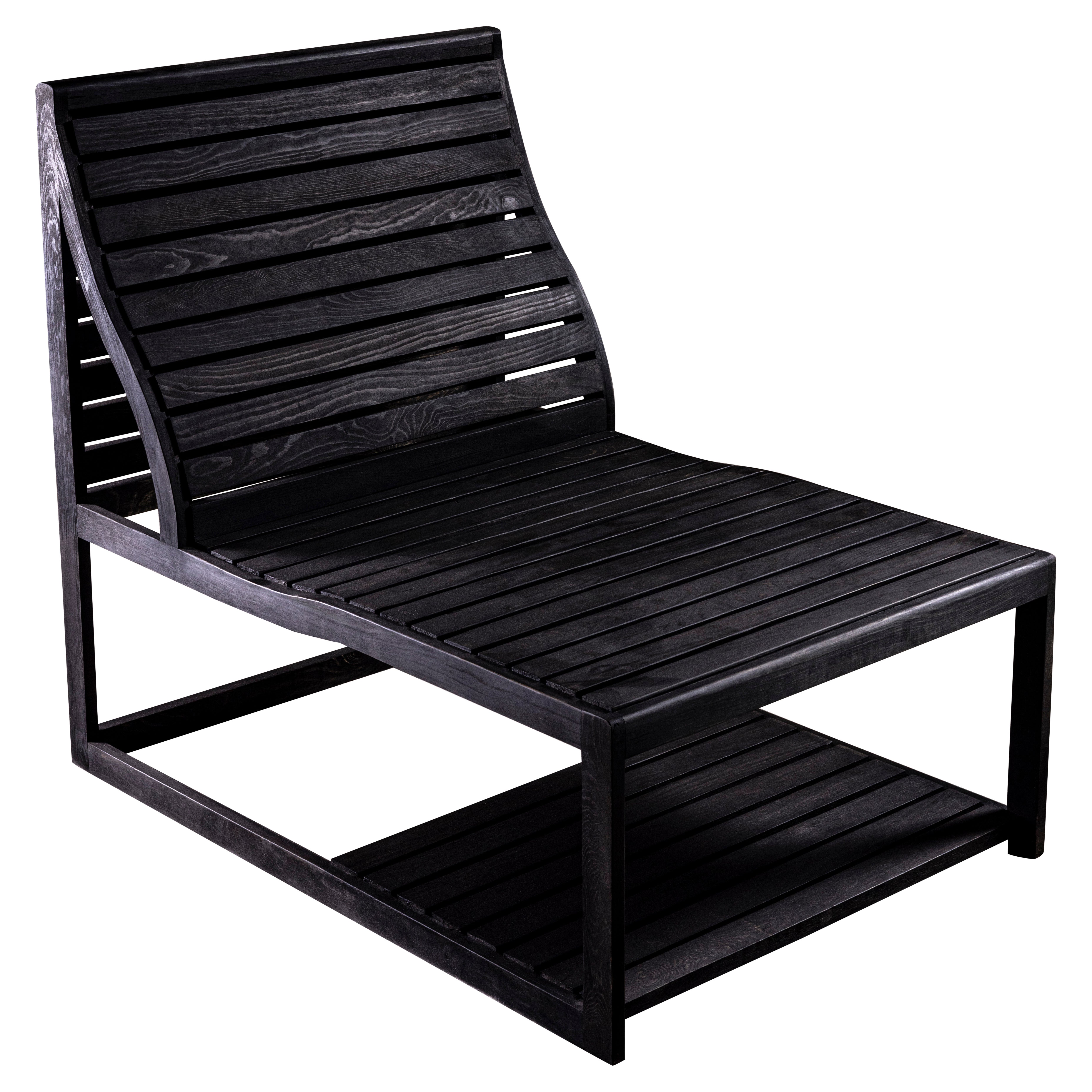 Pino Negro Loungesessel aus hochwertigem geschwärztem Kiefernholz von No Age Studio im Angebot
