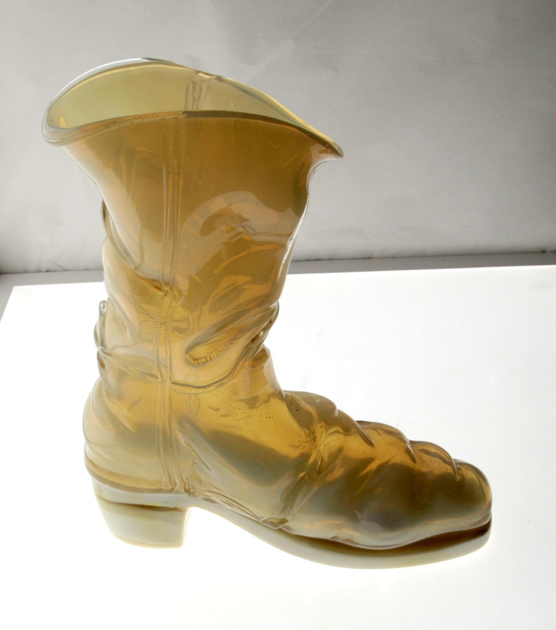 Pino Signoretto, Livio de Marchi Design Pauly, Boot in Chalcedony Opaline Murano 8