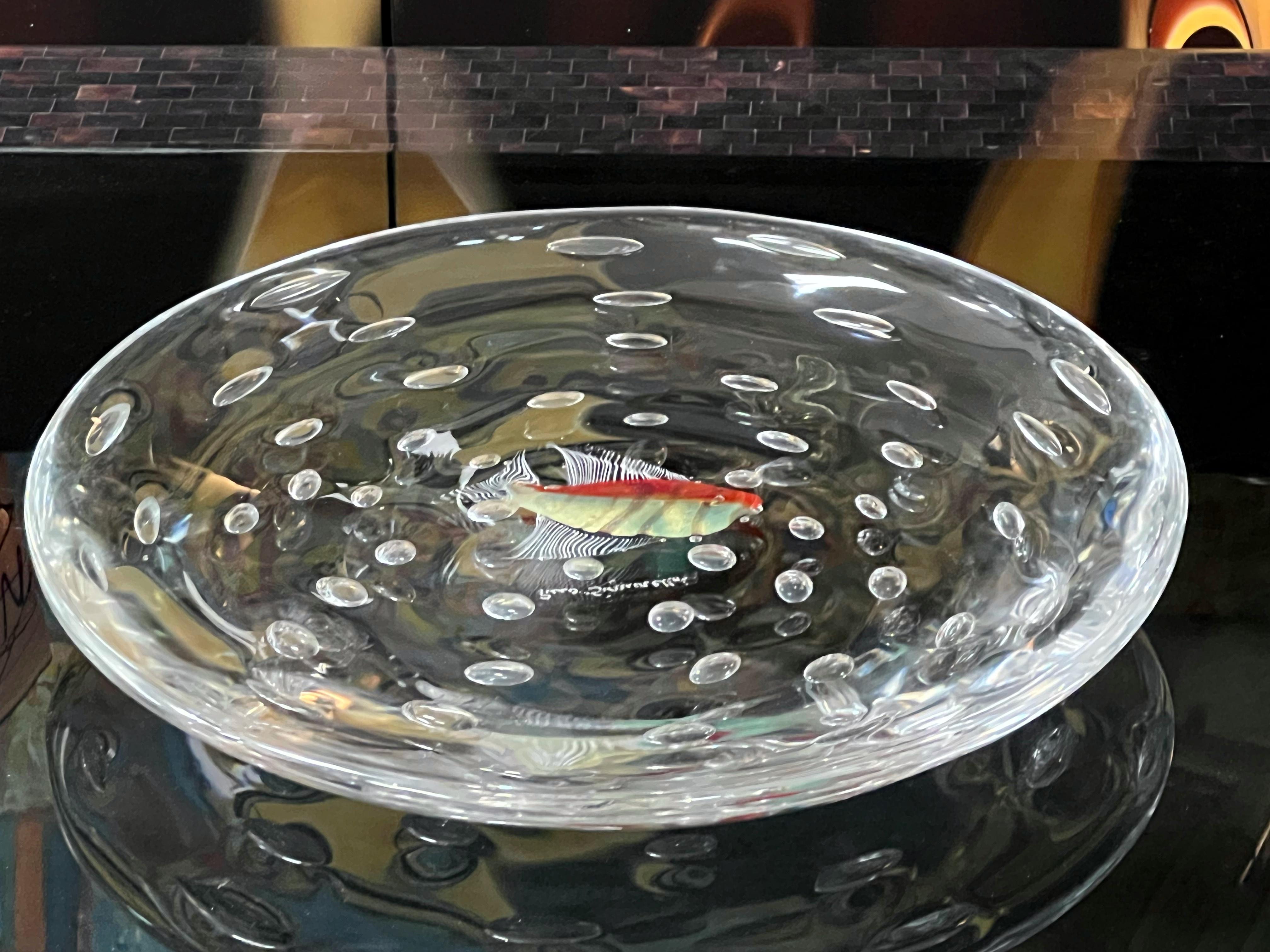 Fine XX secolo Ciotola per acquario in vetro artistico di Pino Signoretto con pesci e bolle di sapone in vendita