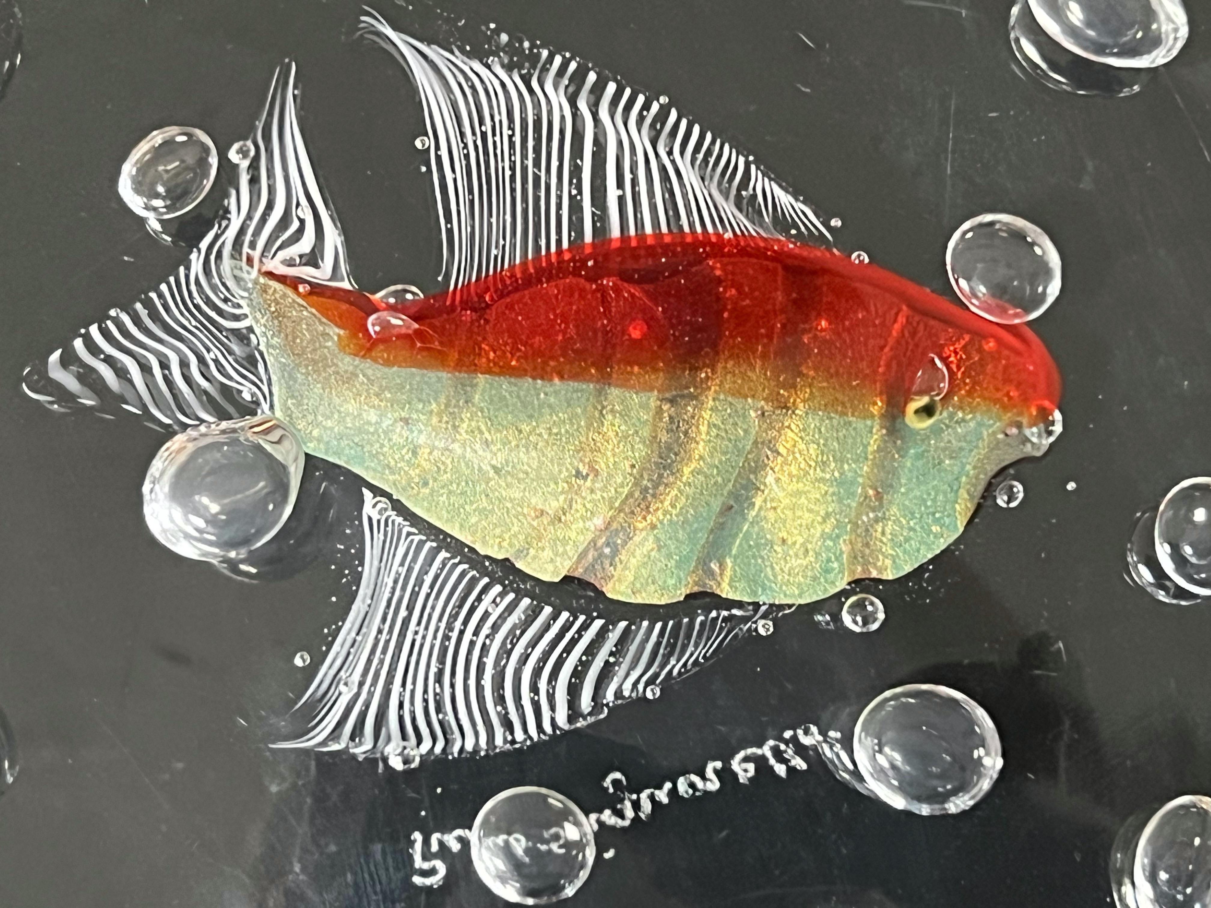 Vetro artistico Ciotola per acquario in vetro artistico di Pino Signoretto con pesci e bolle di sapone in vendita