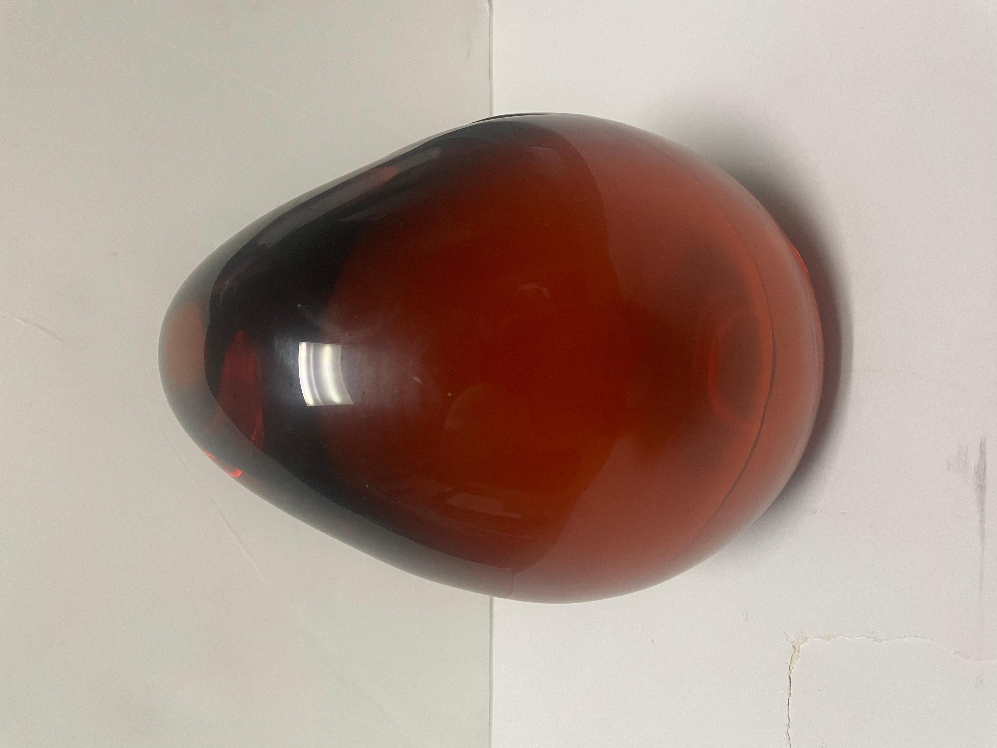 Il s'agit d'une sculpture en verre de pingouin de Pino Signoretto, signée sur le fond. En excellent état. Mesures 6x5