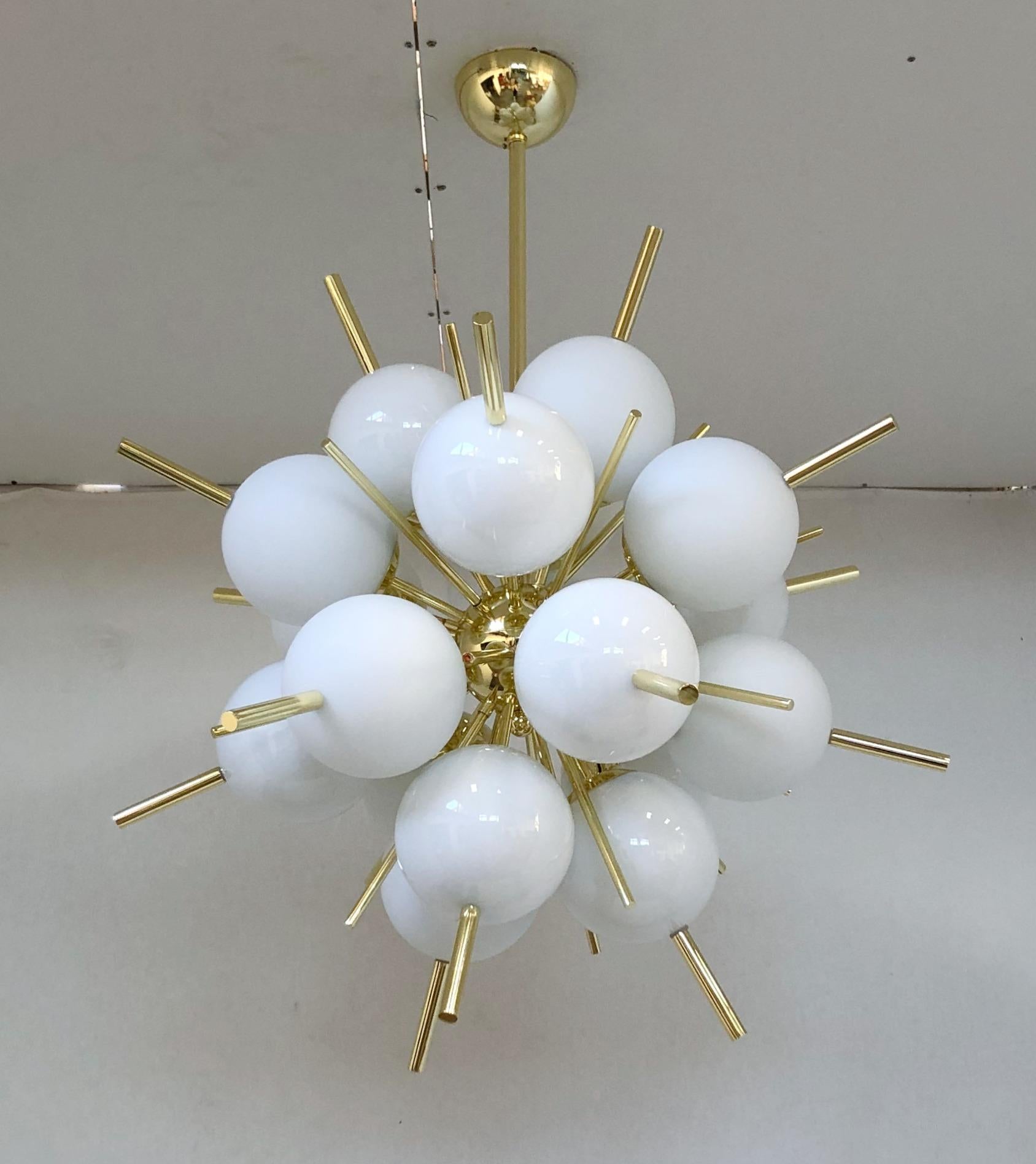 Italian sputnik chandelier with 18 Murano glass globes and brass cylinder spikes, mounted on metal frame in light gold plated finish / Designed by Fabio Bergomi for Fabio Ltd / Made in Italy
Measures: Diameter 28 inches, height 34 inches including