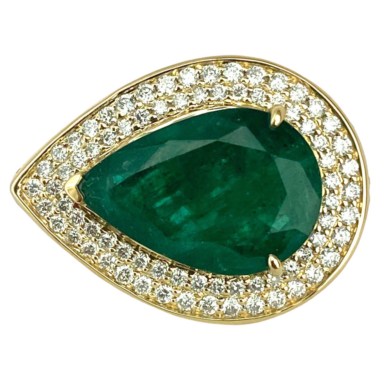 Pinstripe Pear Shape 5.4 ct Emerald Solitaire and Pave Diamonds Yellow Gold For Sale