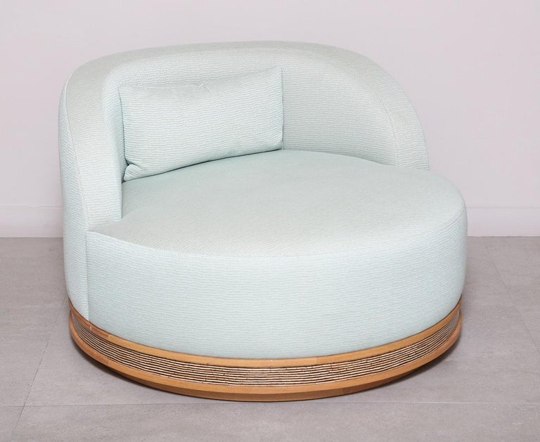 Round armchair with swiveling seat upholstered with a linen fabric. Beech frame and solid oak base, inserts of cocoshell, mosaic of coco and shells. 1 back cushion. Made in France

Dimension:
Width 47.24”
Depth 47.24”
Height 29.52”

COM