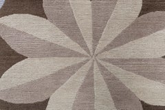Tapis « Pinwheel » aux motifs floraux contemporains de Bessarabie, couleur sable clair, par Doris Leslie Blau