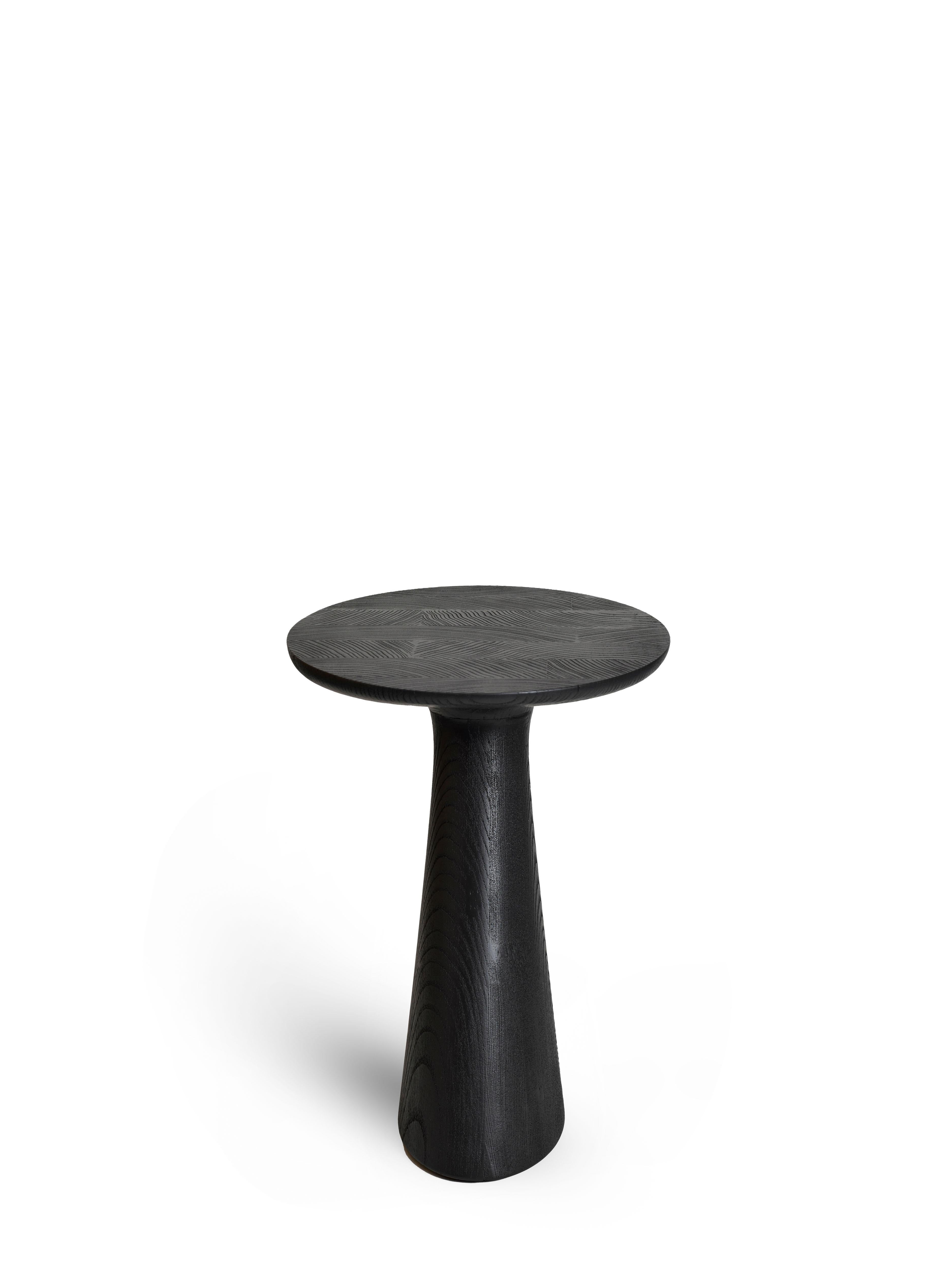 Turco Tavolino Pion, nero dipinto, tavolino in legno contemporaneo, moderno organico in vendita