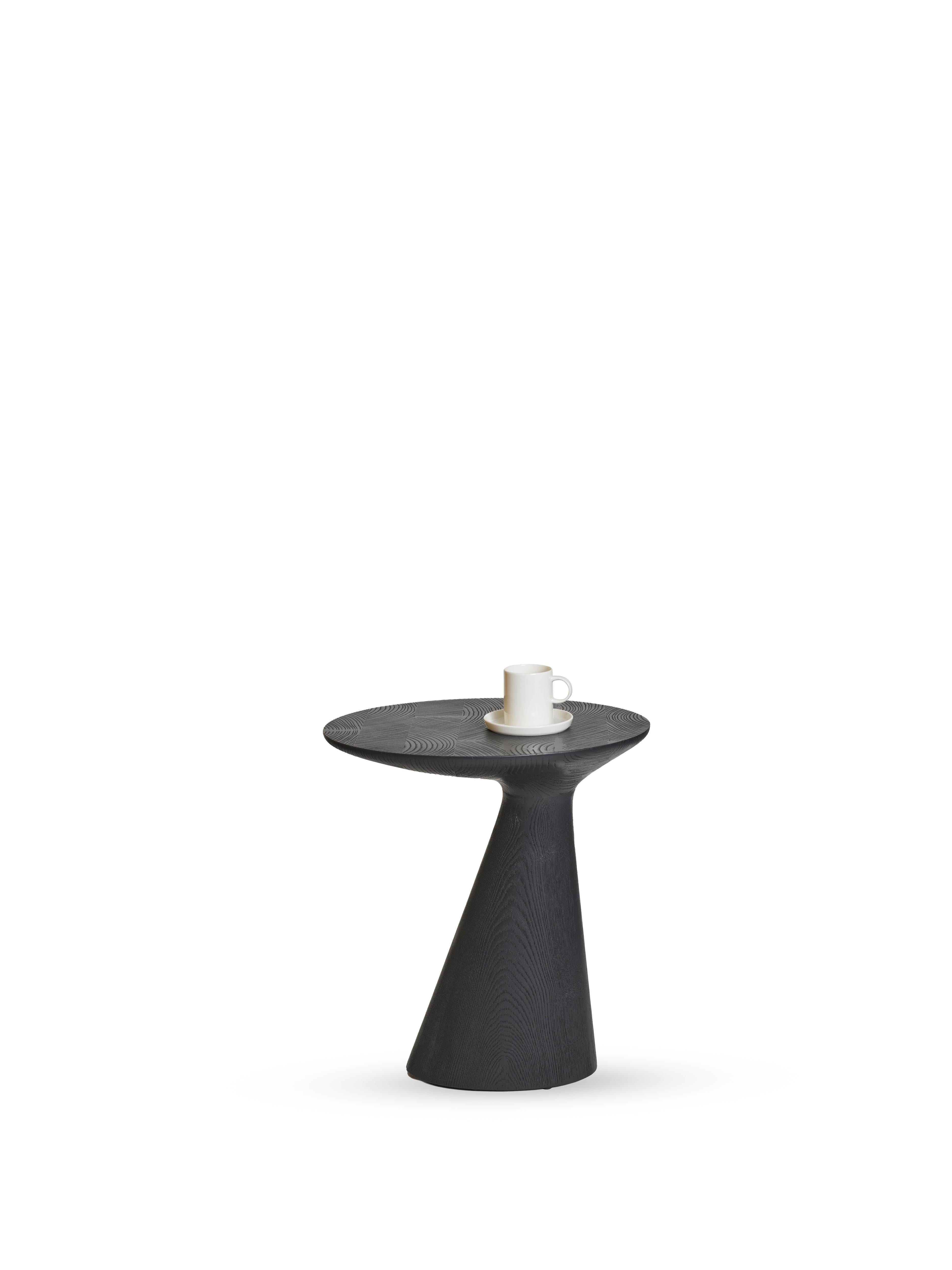 XXI secolo e contemporaneo Tavolino Pion, nero dipinto, tavolino in legno contemporaneo, moderno organico in vendita