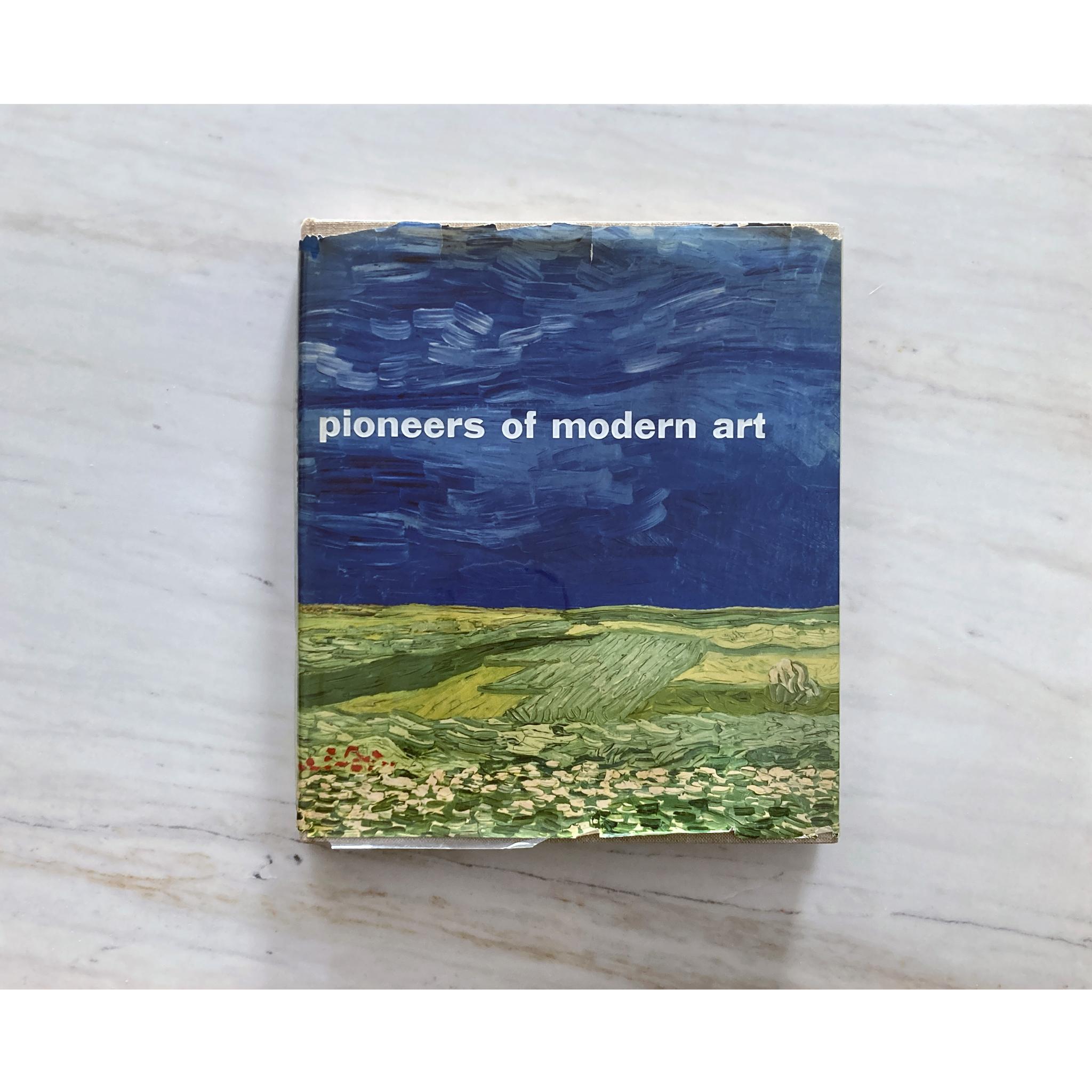 Pioneers of Modern Art features works from 1870 - 1960 by many artists including Van Gogh, Degas, Kirchner, Delauney, Kandinsky, Chagall, Leger, Picasso, Moholy Nagy, Le Corbusier. Stunning illustrations in both color and black and white with great