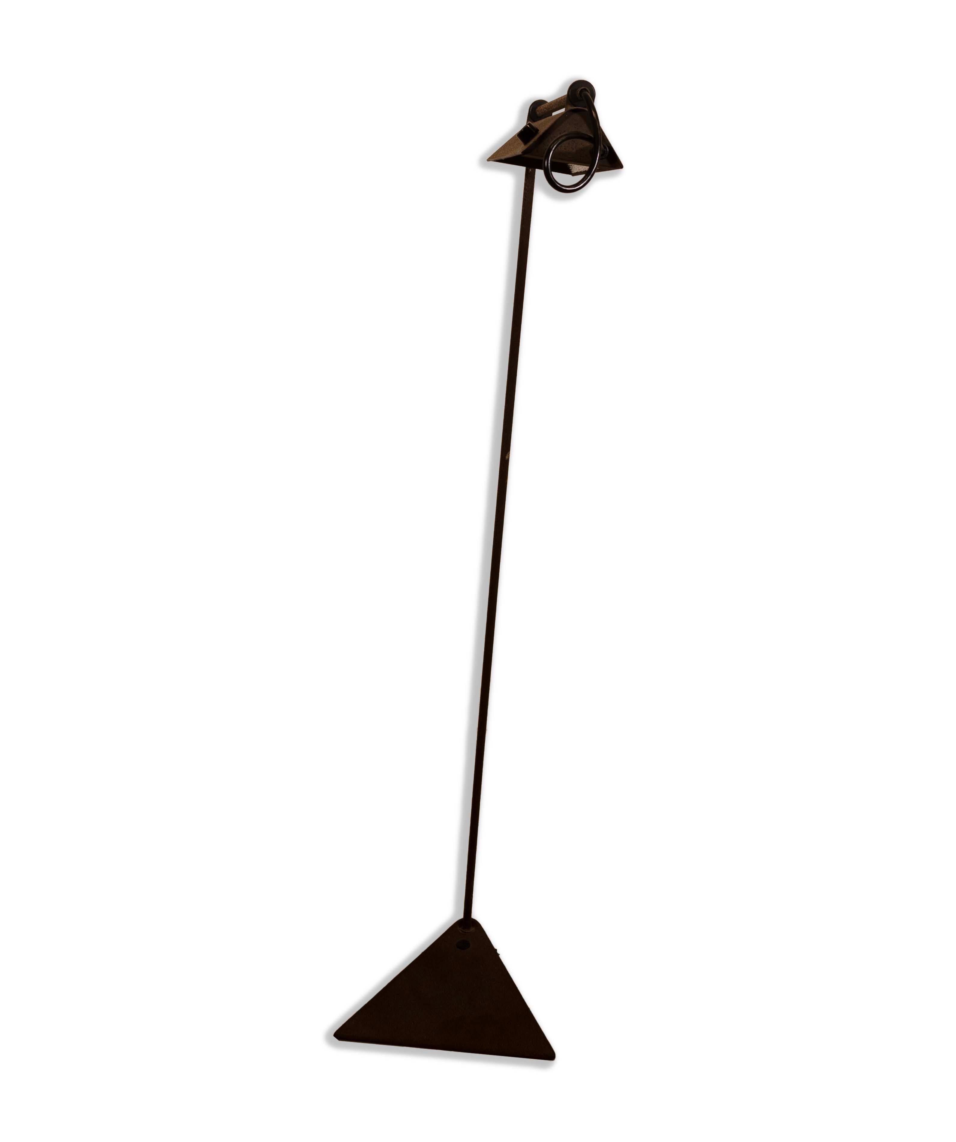 A minimal postmodern articulating “Delta” metal floor lamp designed by Piotr Sierakowski for Koch and Lowy A brutalist design with a patinated textured metal triangular base and one cantilevered adjustable arm. A simplistic light to add ambience or