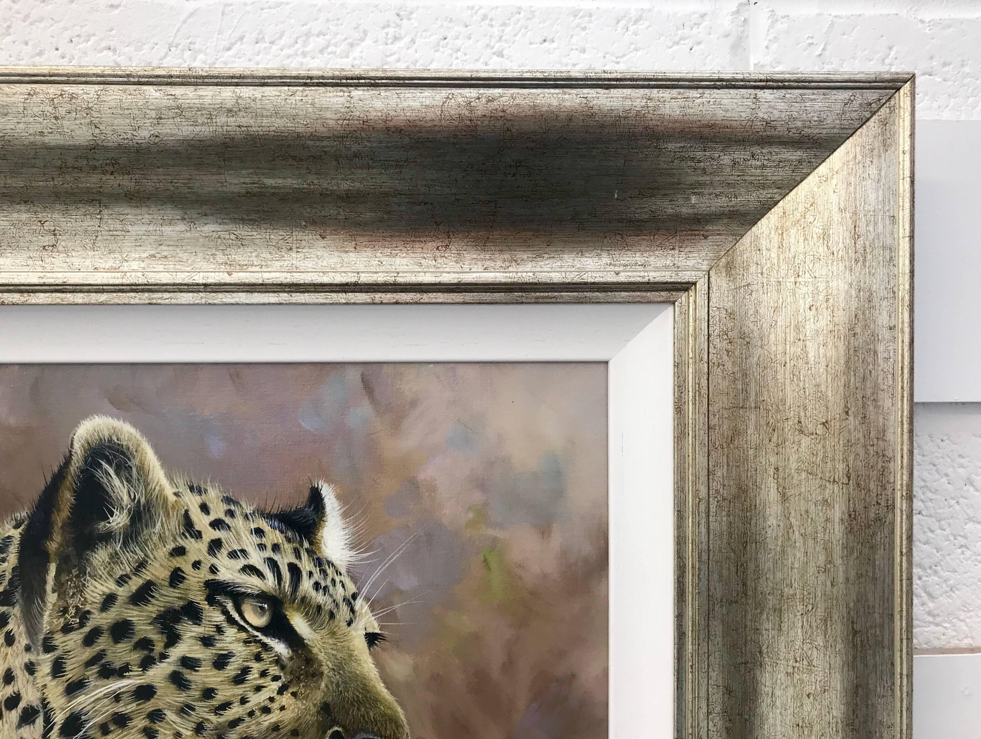 Leopardenporträt, Wildkatze, Gemälde aus der britischen Tierwelt, Tigerkünstler (Grau), Animal Painting, von Pip McGarry