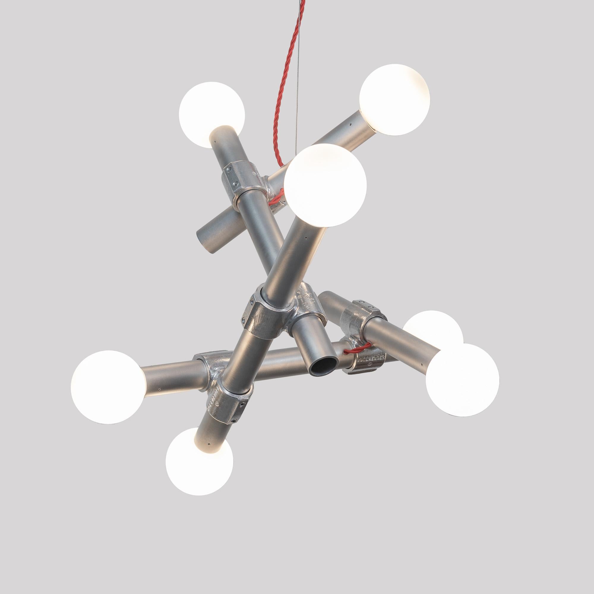 XXI secolo e contemporaneo Lampadario Pipe Dream 7C 24 pollici, alluminio satinato, vetro, industriale, personalizzabile in vendita