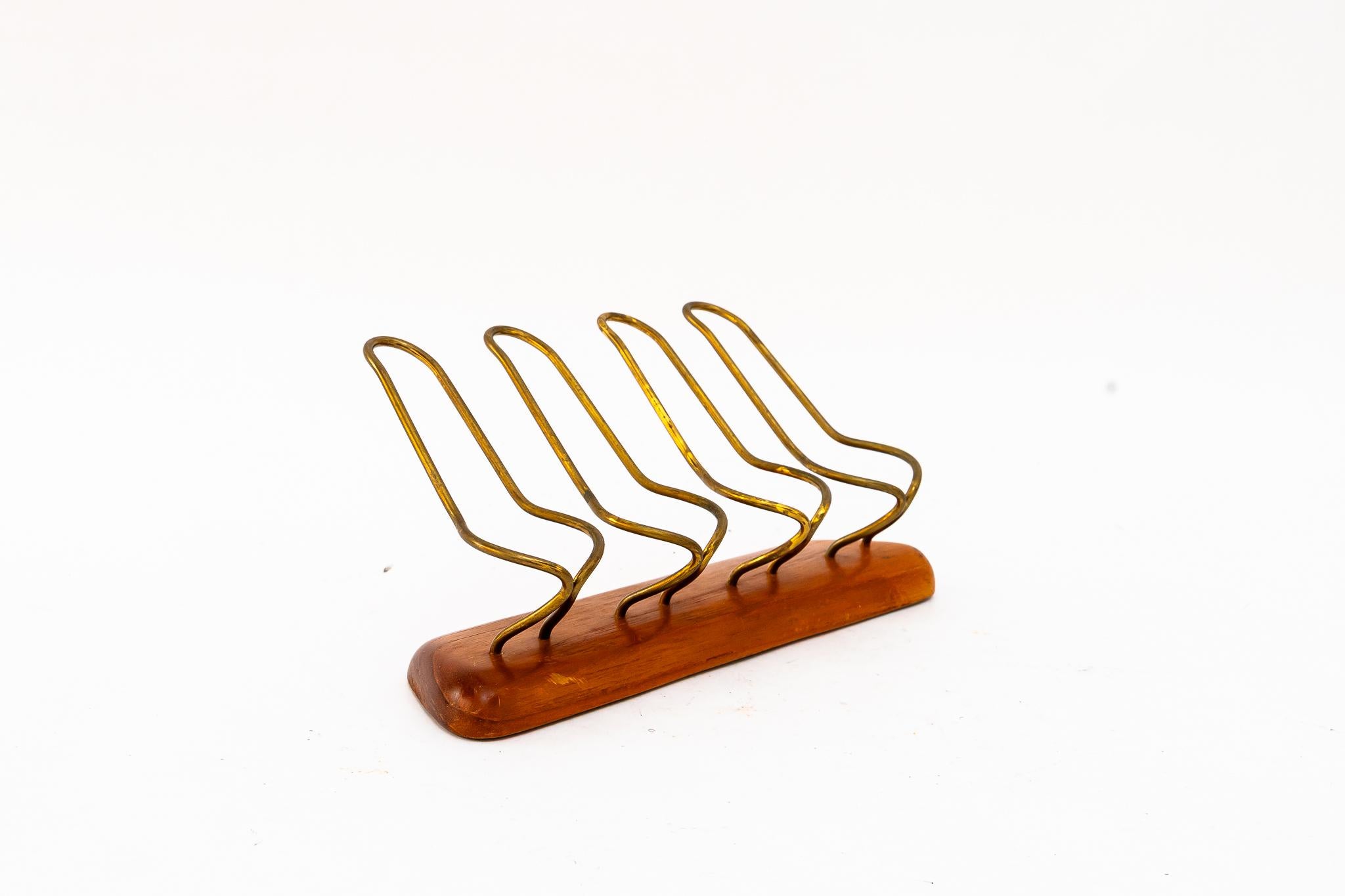 Pfeifenhalter für 4 Pfeifen mit Messing und Holz um 1960s (Moderne der Mitte des Jahrhunderts) im Angebot