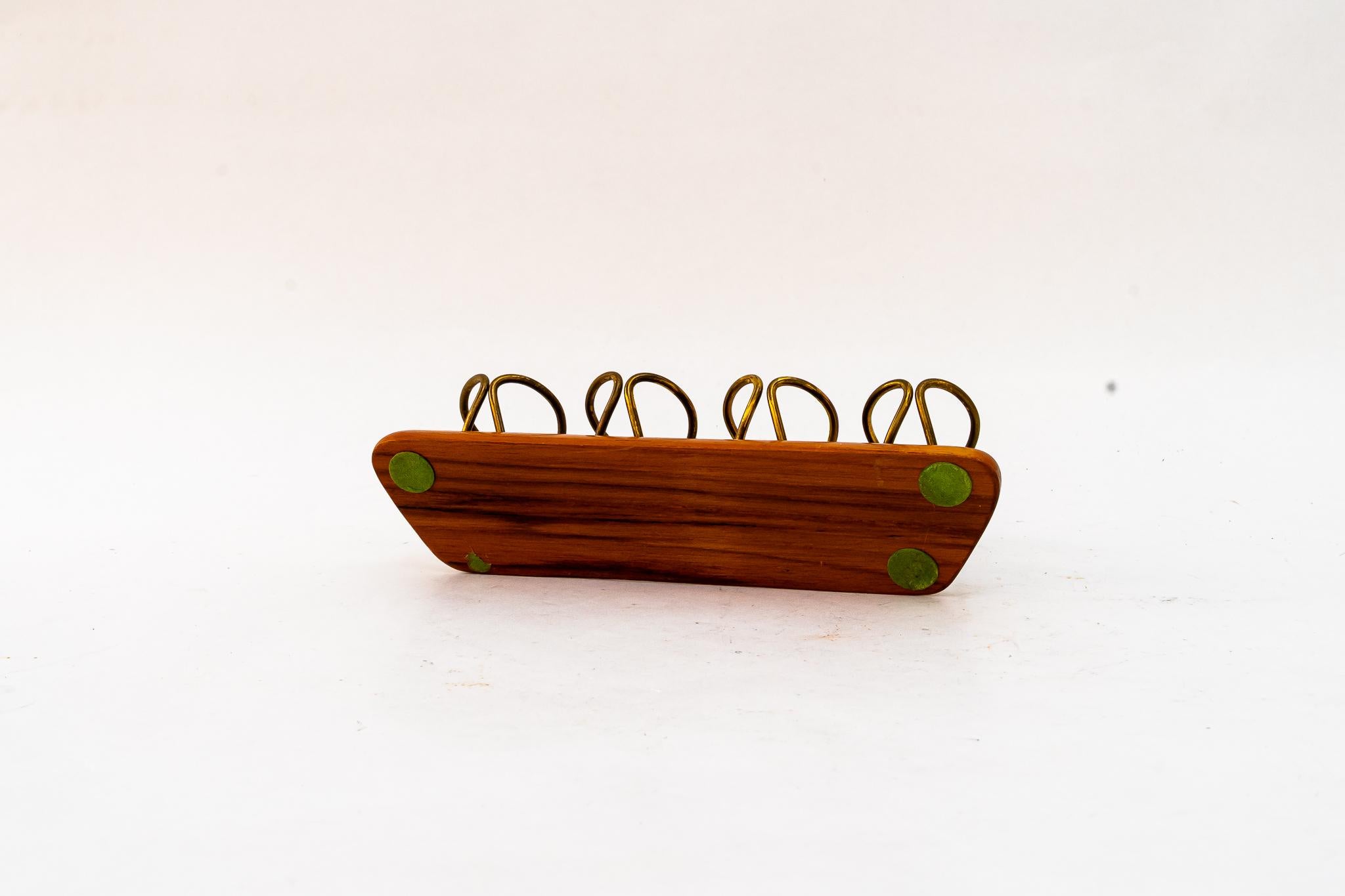 Pfeifenhalter für 4 Pfeifen mit Messing und Holz um 1960s (Mitte des 20. Jahrhunderts) im Angebot