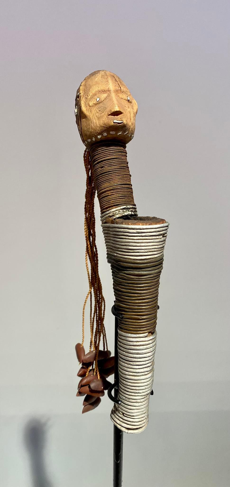 Boka type pipe From the Ngbaka / Mbanza / Ngbandi / Ngombe / Banda / Bwaka / Mbaka Tribe Dr Congo Ubangi Africa - Ca 1880/1900
Tribe : Ngbaka / Mbanza / Ngbandi / Ngombe / Banda / Bwaka / Mbaka
Country : DR Congo / Ubangi region
Ca 1880-1900
Length