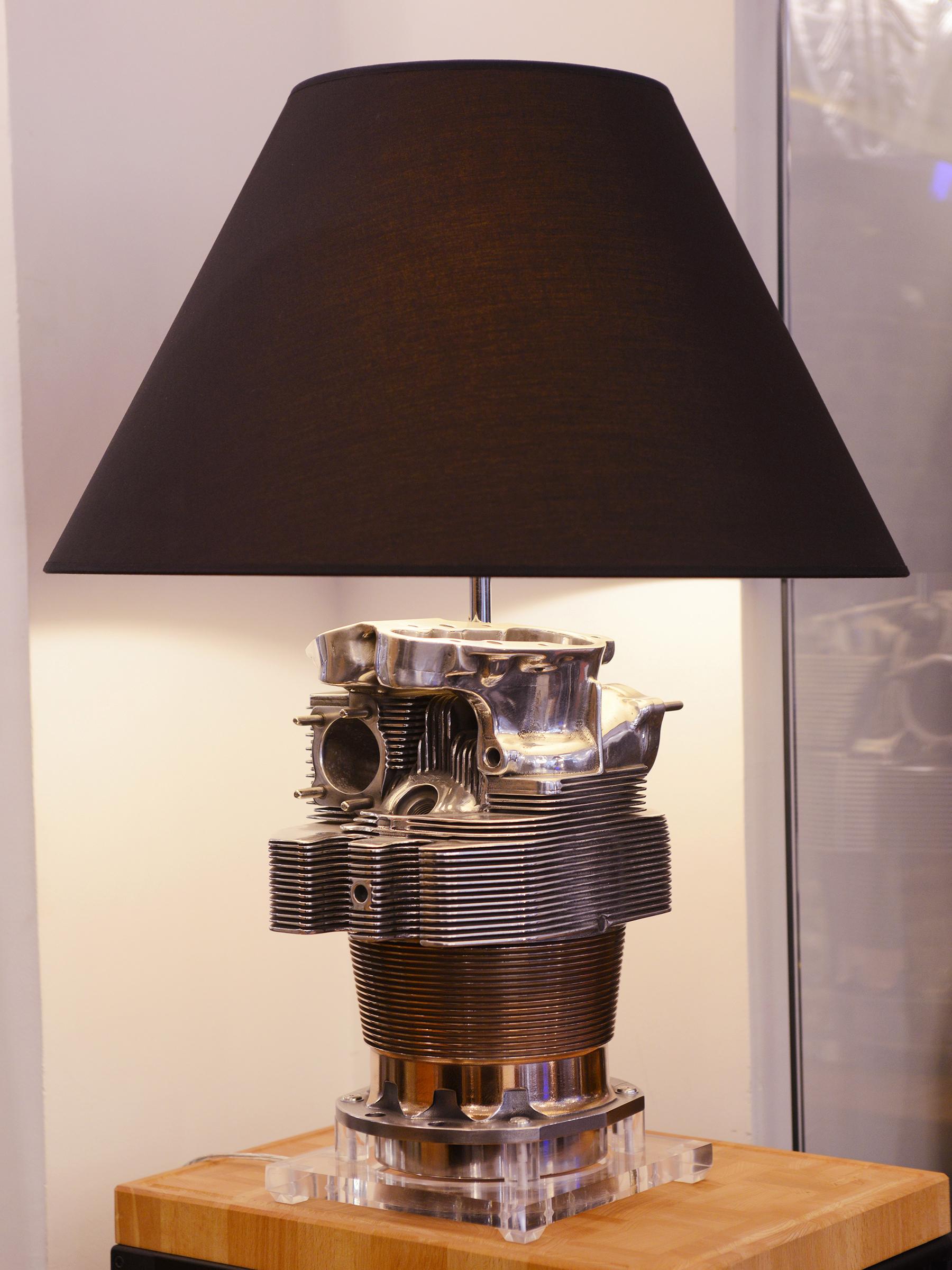 Français Lampe de table cylindrique Piper en vente