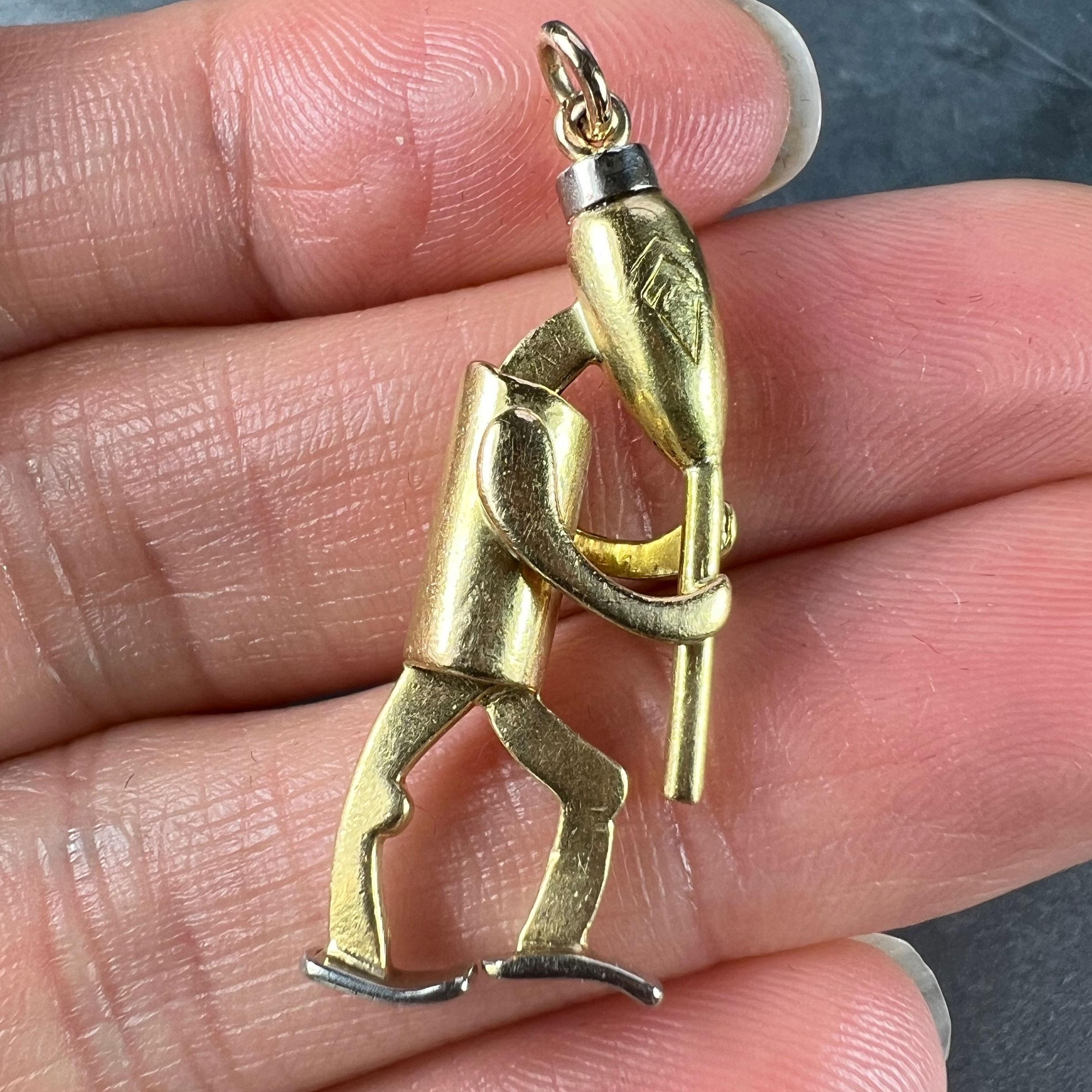 Piper Musician Cartoon Character Pendentif en or jaune et blanc 18 carats en vente 1