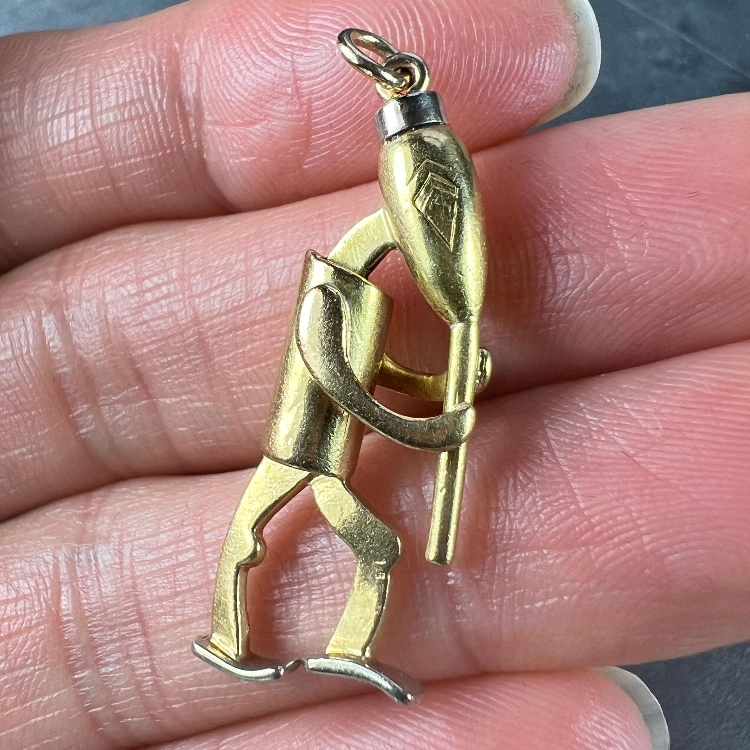 Piper Musician Cartoon Character Pendentif en or jaune et blanc 18 carats en vente 2
