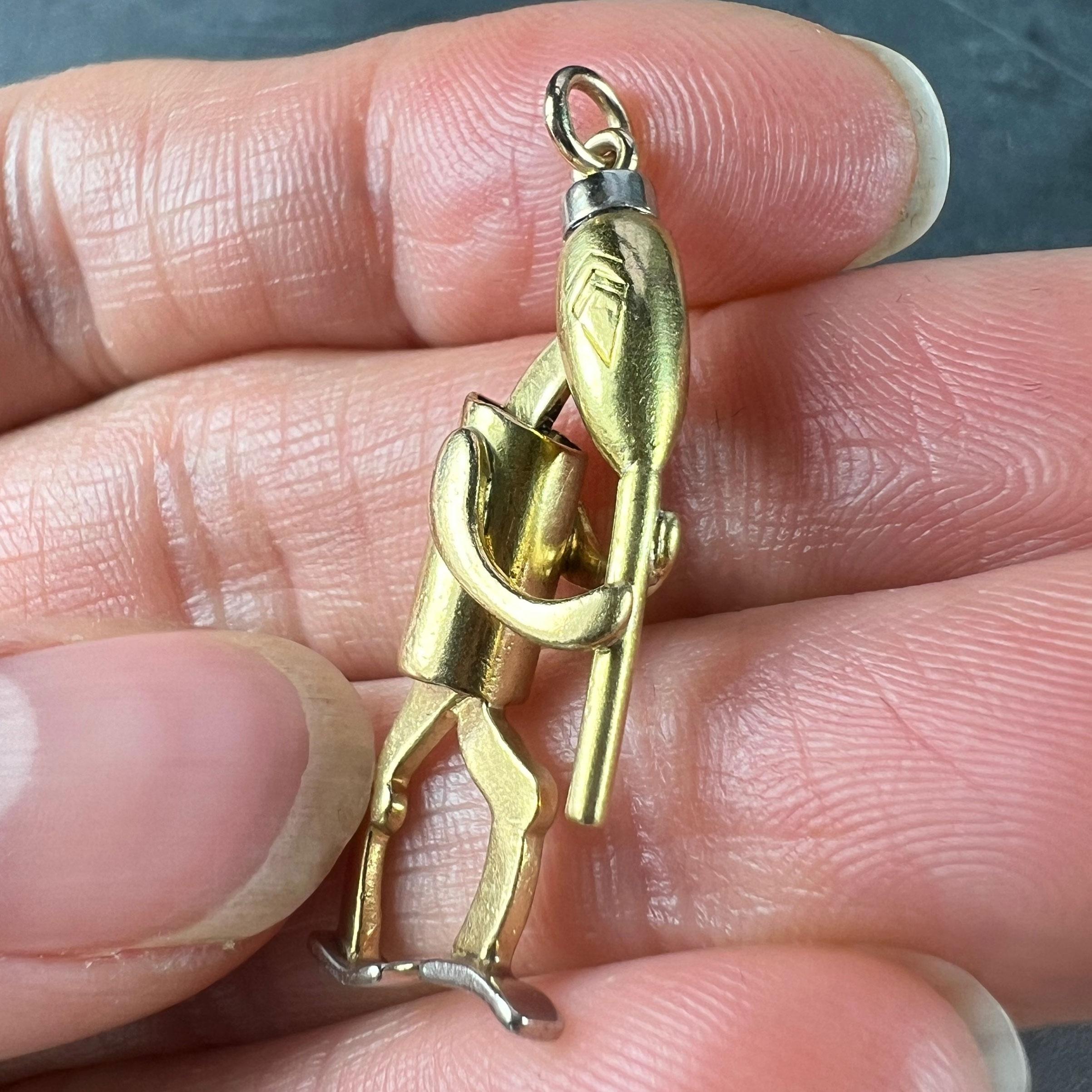 Piper Musician Cartoon Character Pendentif en or jaune et blanc 18 carats en vente 3
